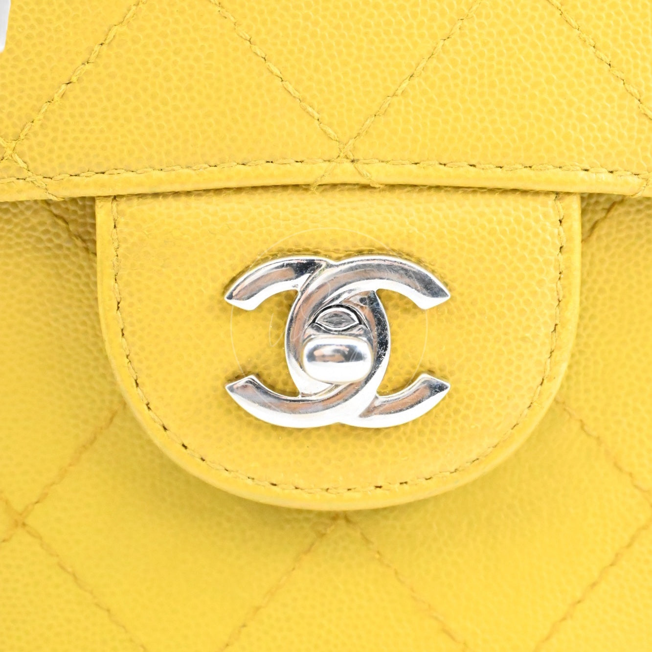 [Pre-owned] Chanel Lime Caviar Classic Jumbo Single Flap Bag