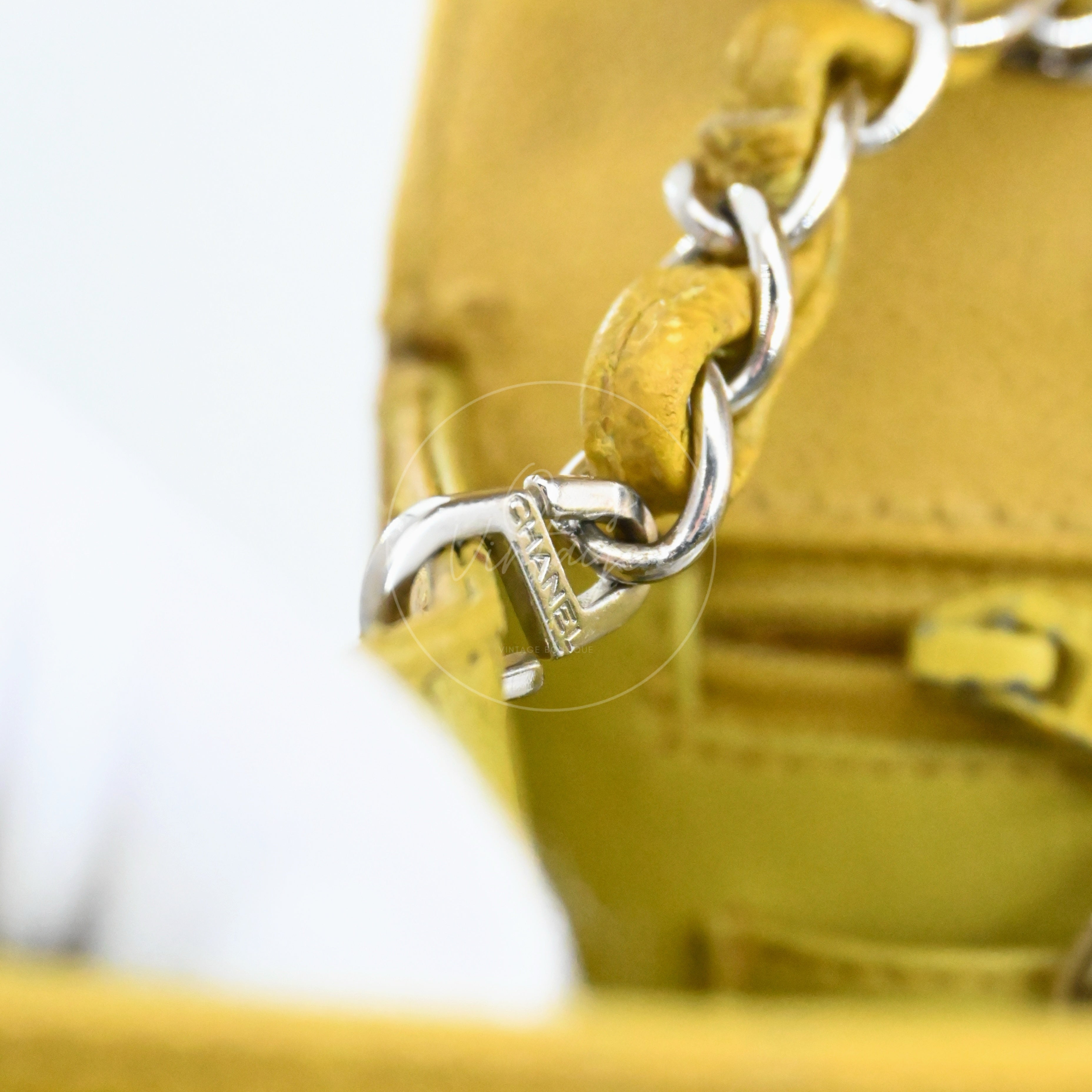 [Pre-owned] Chanel Lime Caviar Classic Jumbo Single Flap Bag