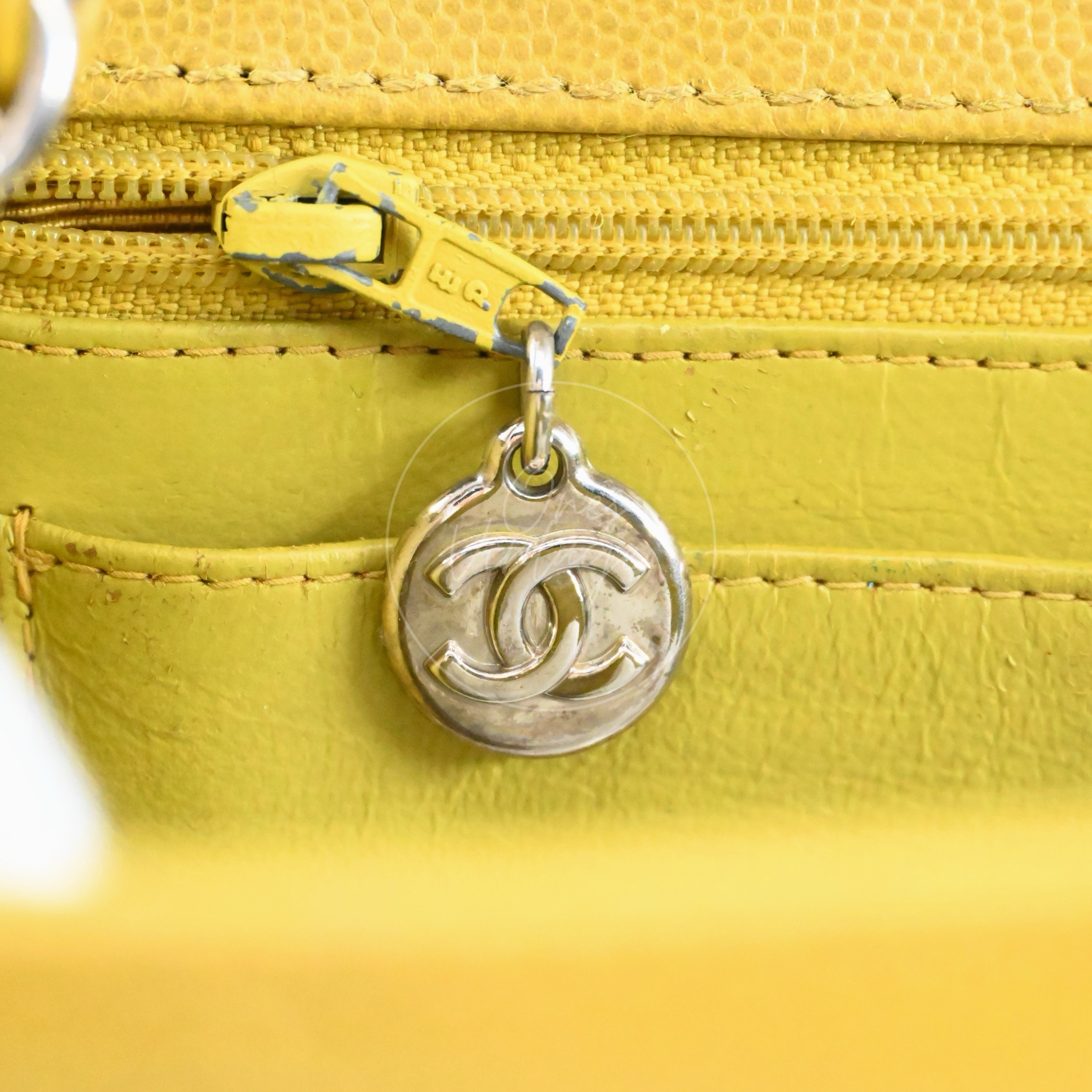 [Pre-owned] Chanel Lime Caviar Classic Jumbo Single Flap Bag
