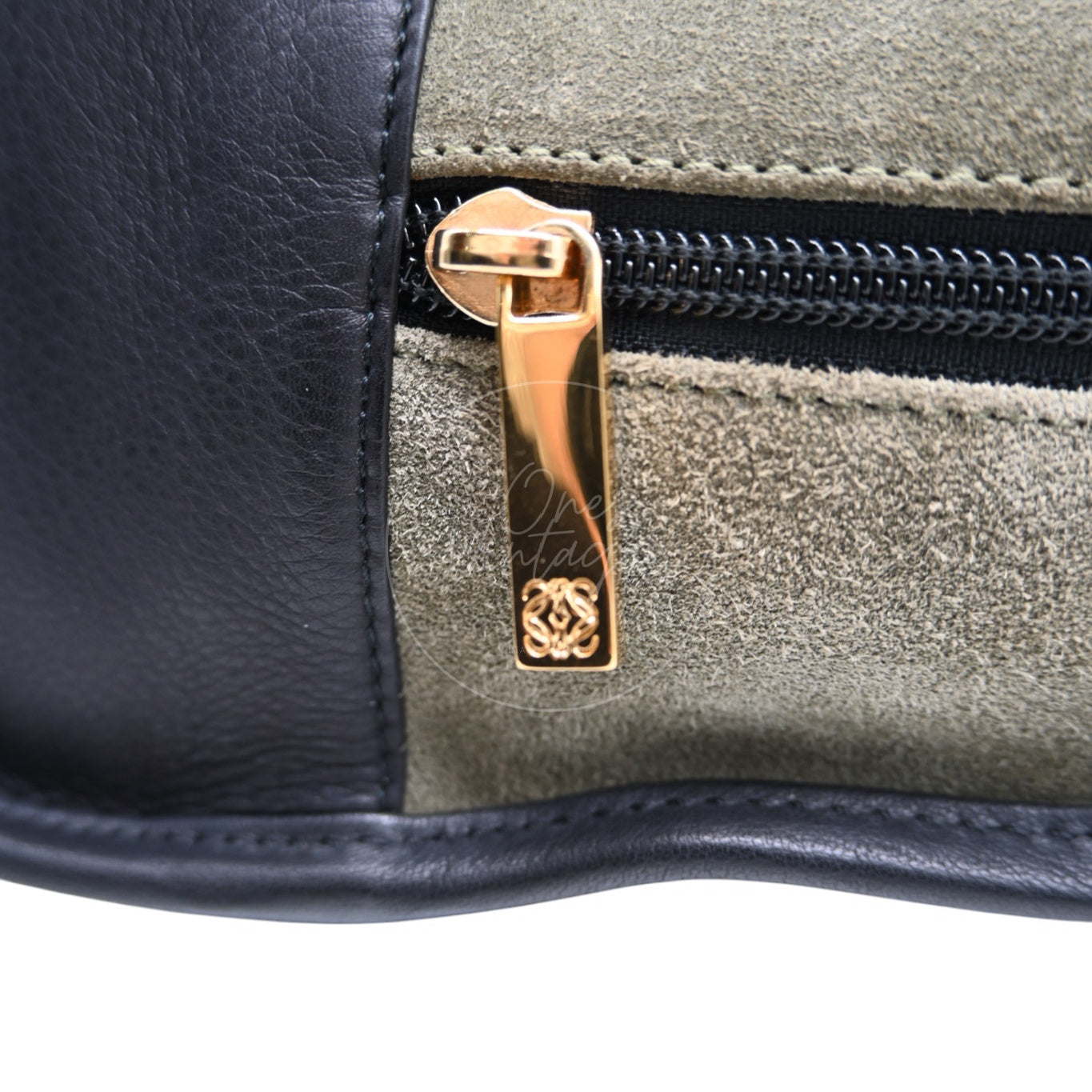 [Pre-owned] Loewe Amazona 27 Suede Khaki Handbag
