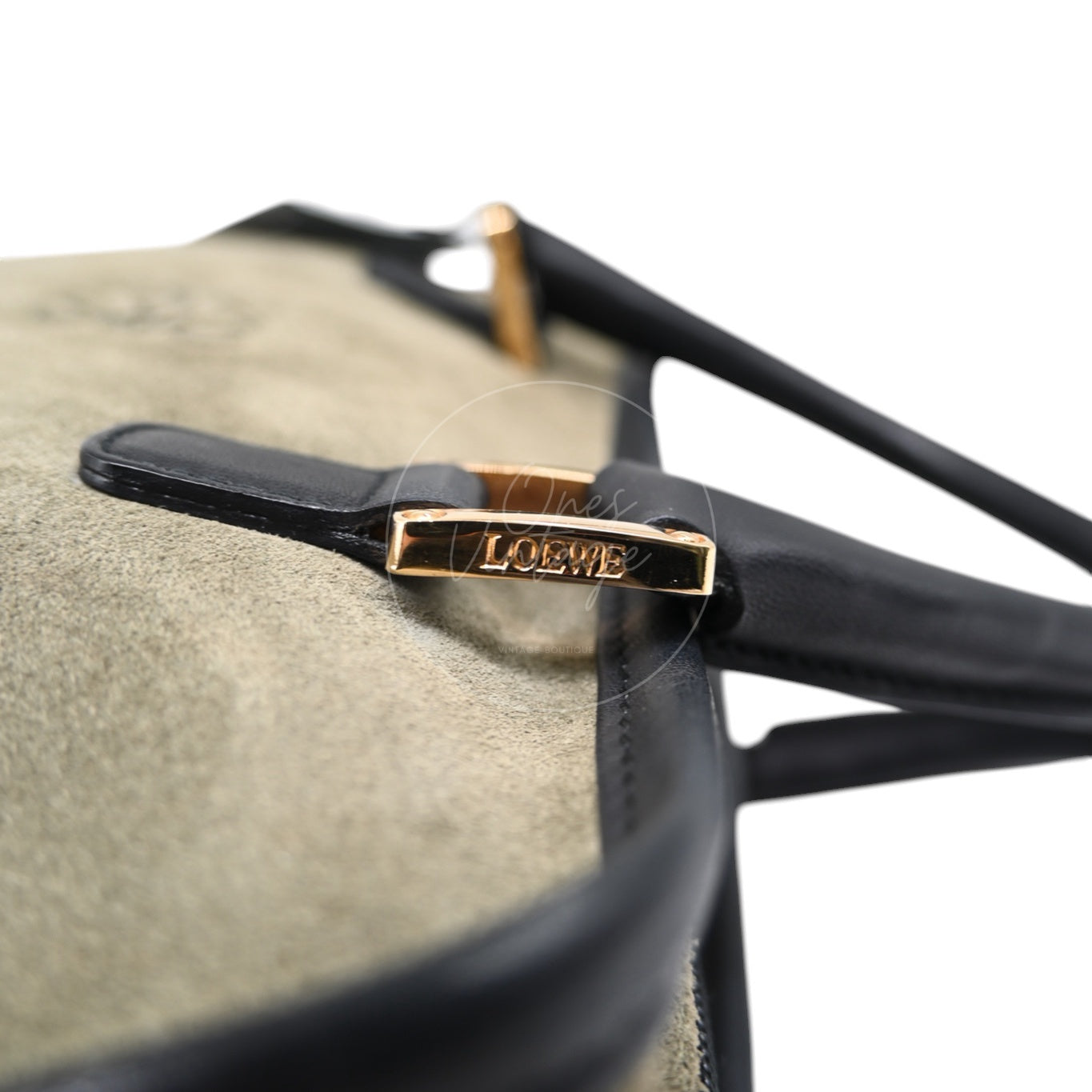 [Pre-owned] Loewe Amazona 27 Suede Khaki Handbag