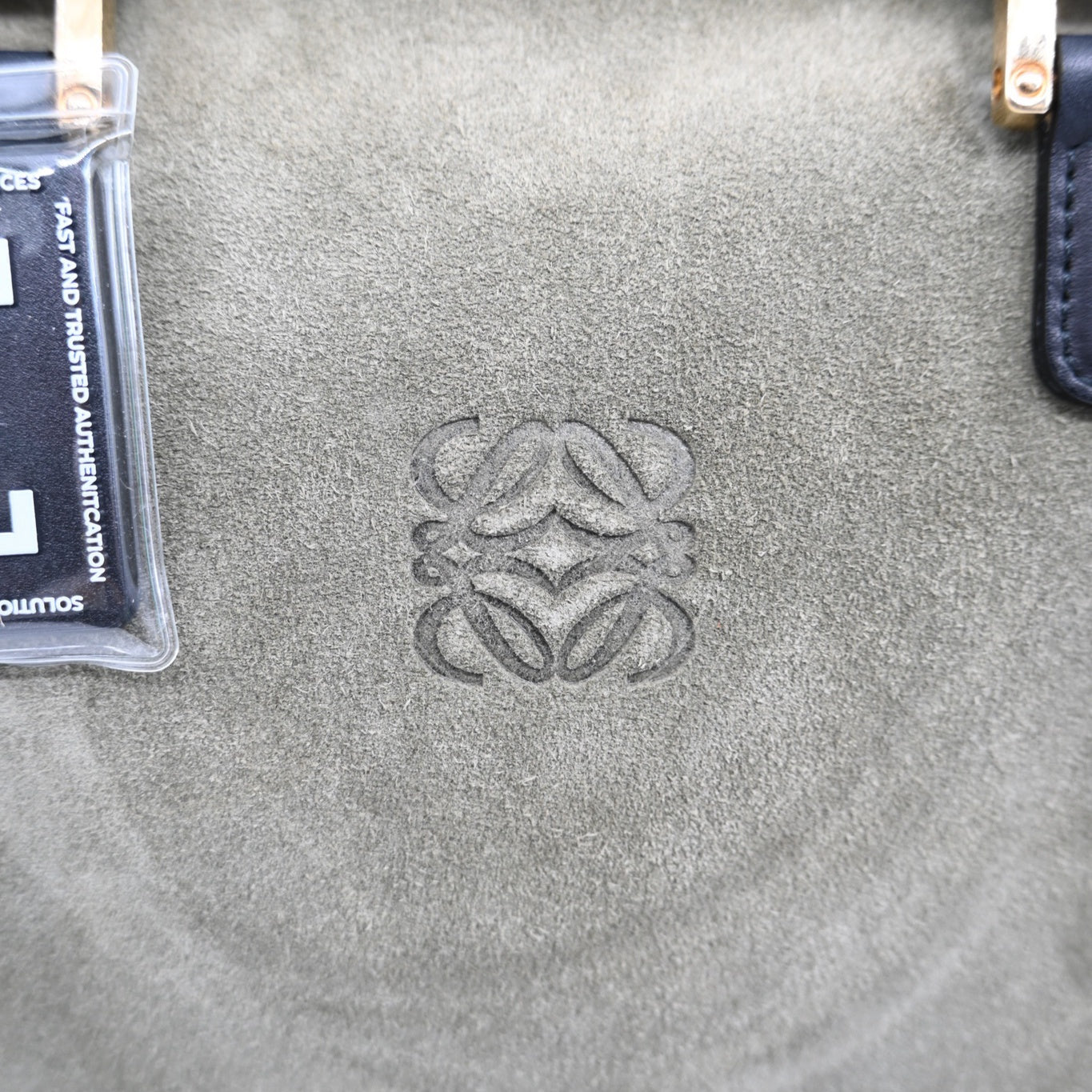 [Pre-owned] Loewe Amazona 27 Suede Khaki Handbag