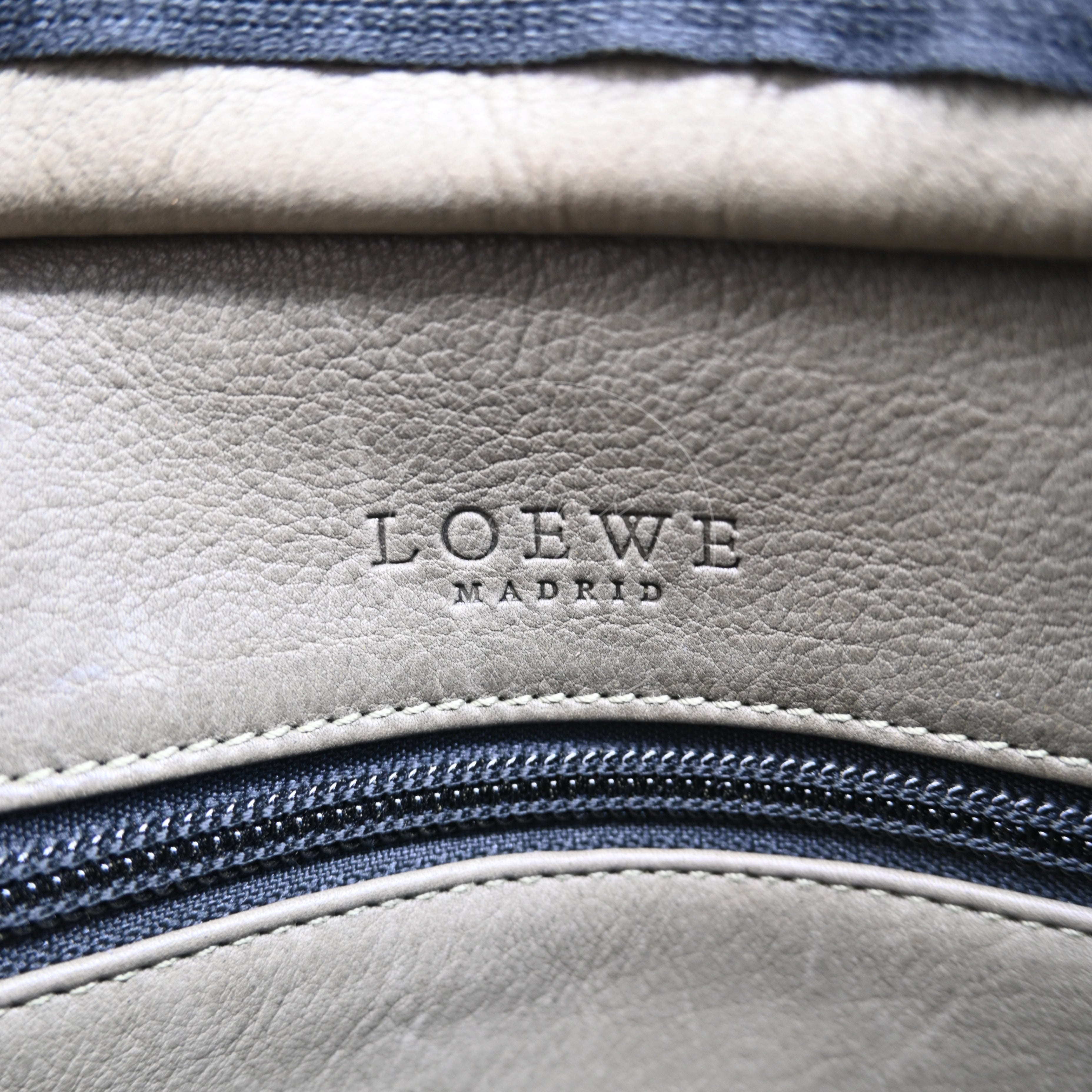 [Pre-owned] Loewe Amazona 27 Suede Khaki Handbag
