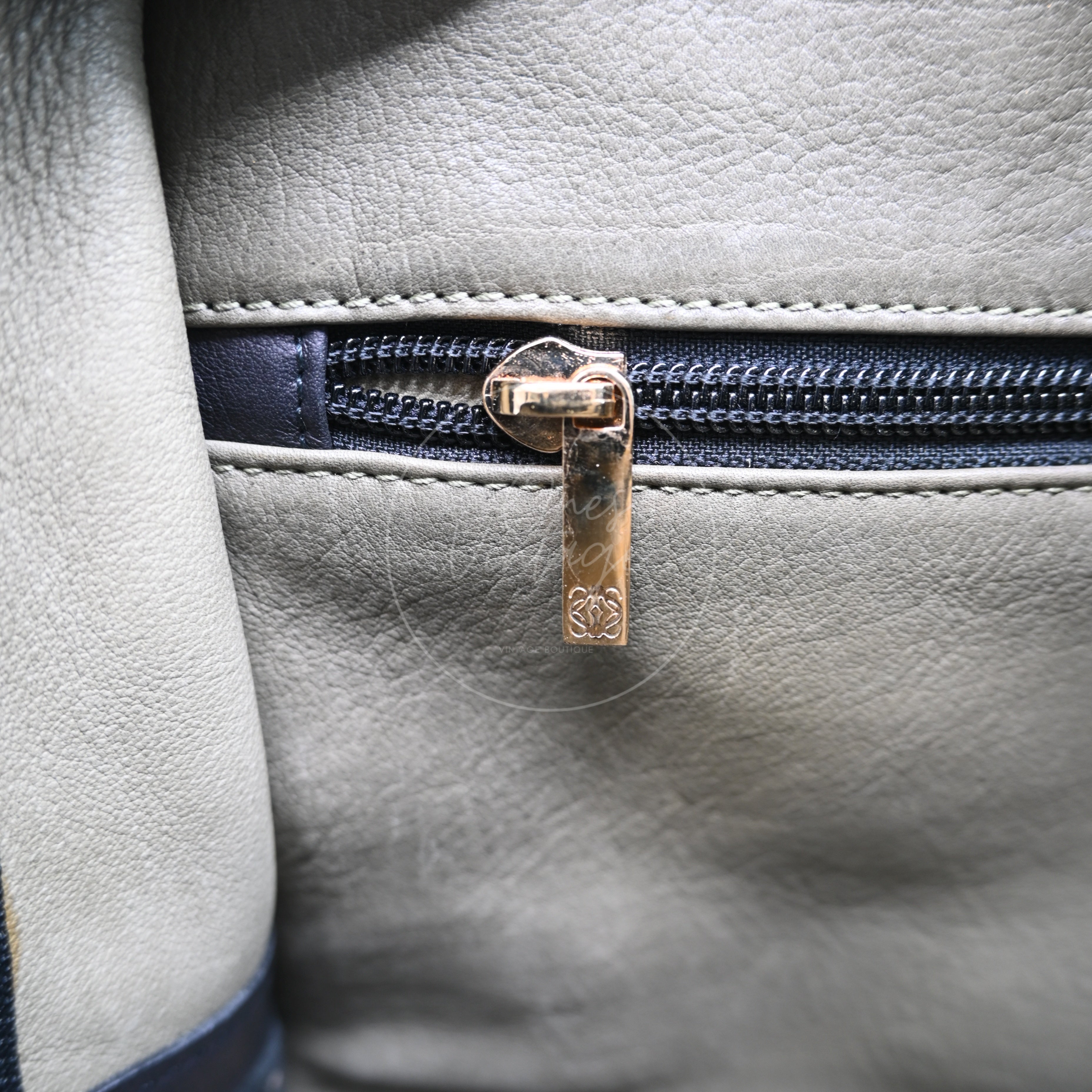 [Pre-owned] Loewe Amazona 27 Suede Khaki Handbag