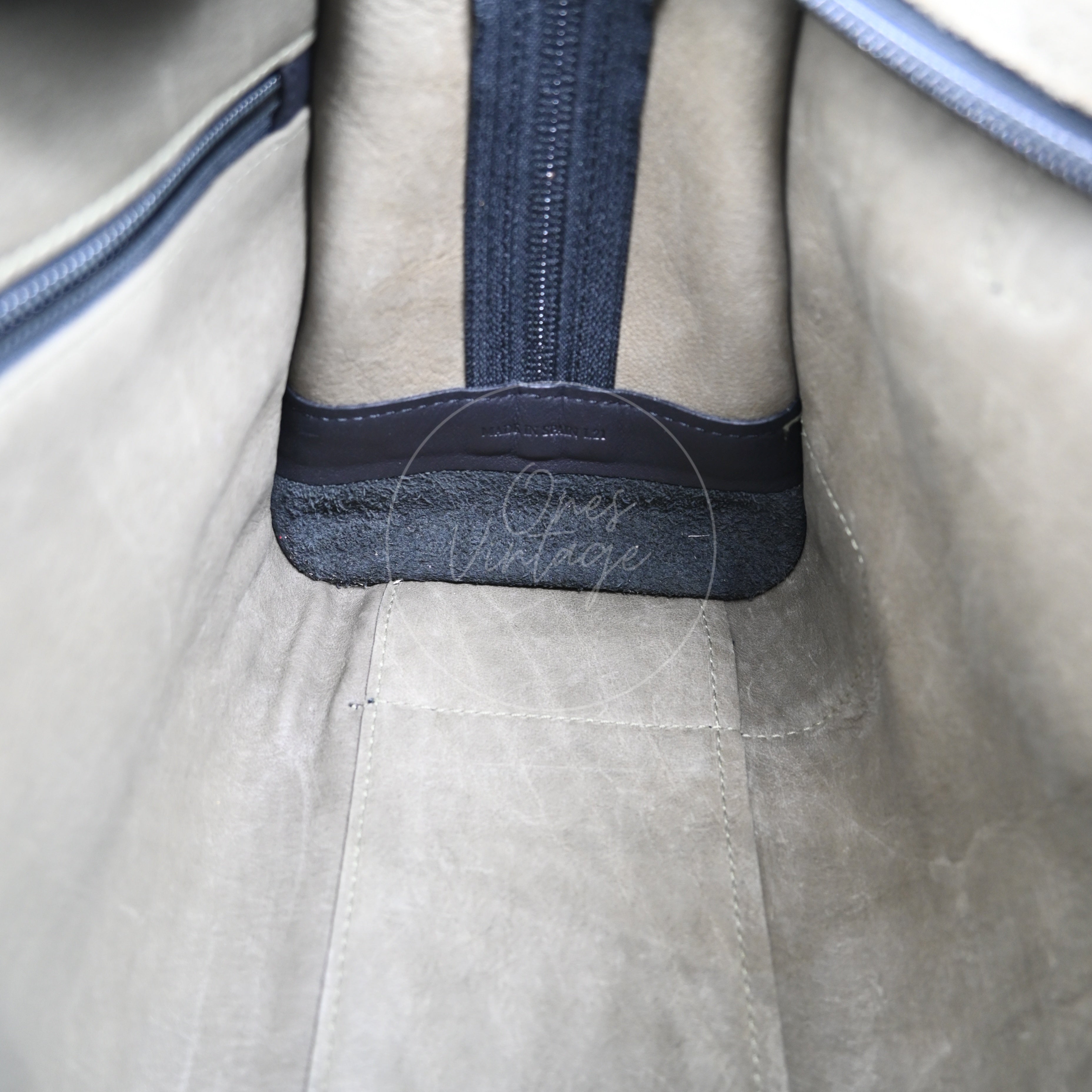 [Pre-owned] Loewe Amazona 27 Suede Khaki Handbag