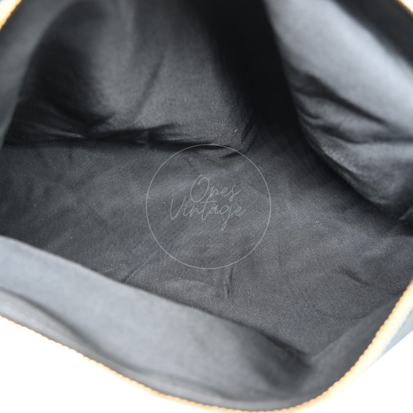 [Pre-owned] CHANEL Black Caviar Executive Cerf Tote GHW