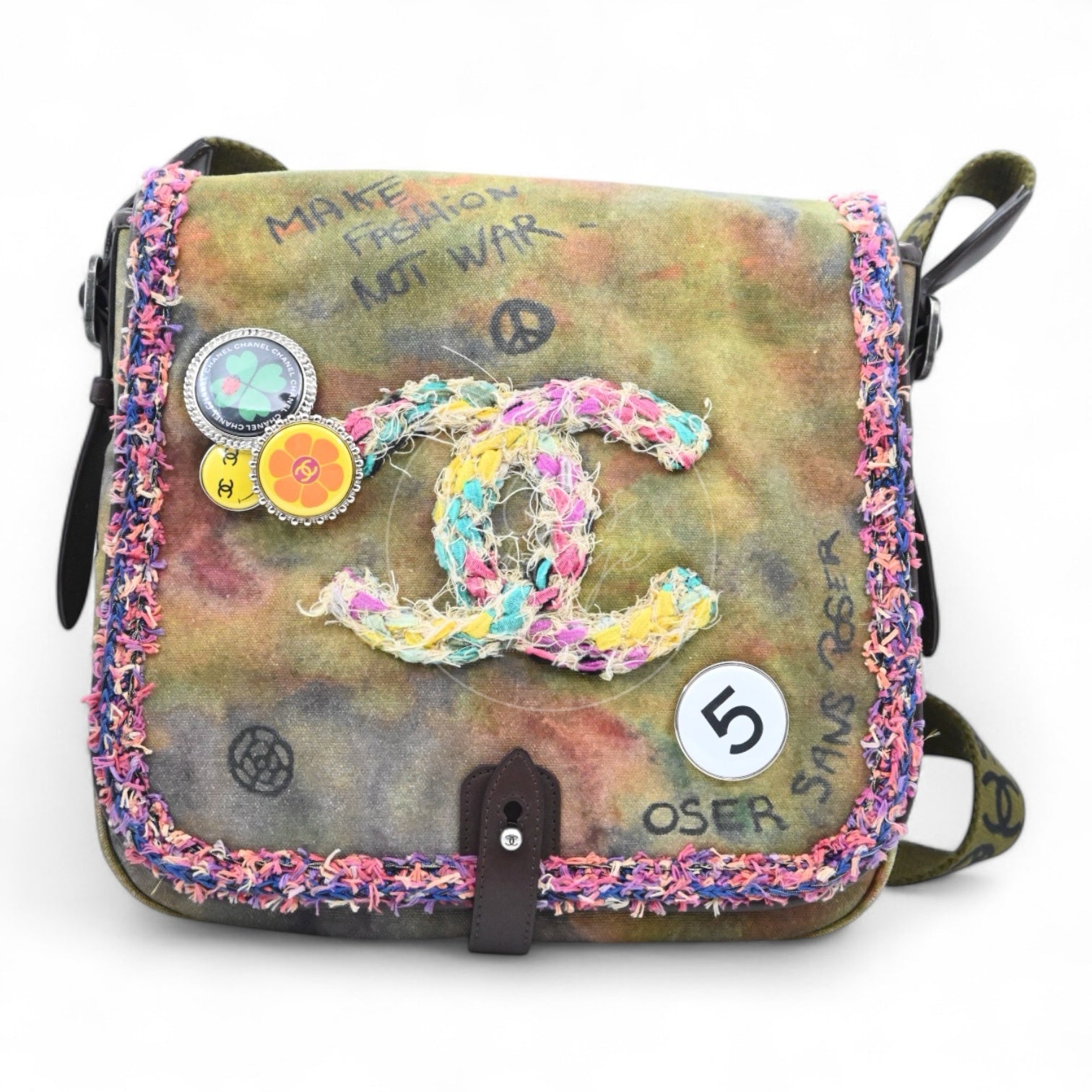 [Pre-owned] Chanel Graffiti Canvas On The Pavements Green Series 20 Messenger Bag