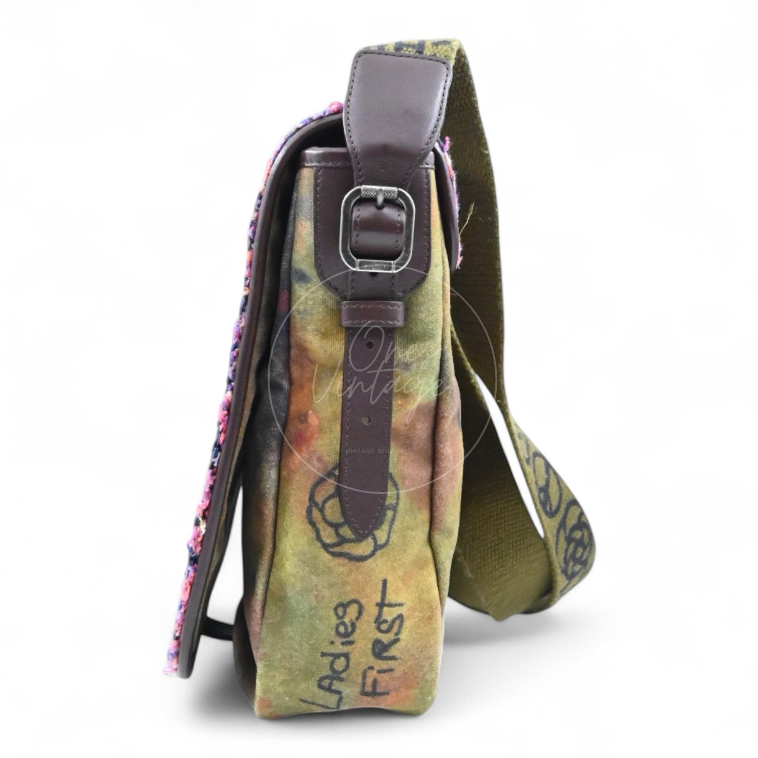 [Pre-owned] Chanel Graffiti Canvas On The Pavements Green Series 20 Messenger Bag