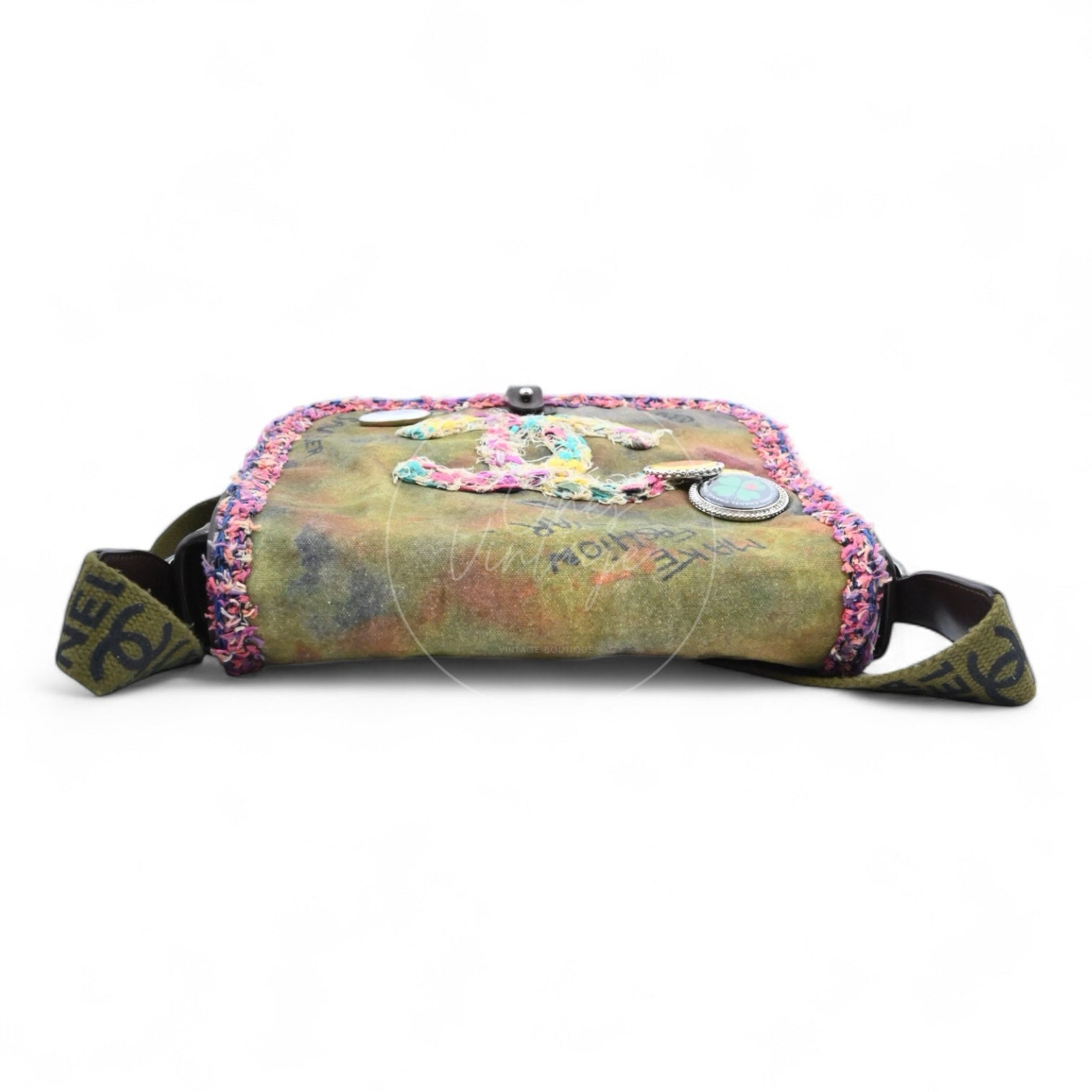 [Pre-owned] Chanel Graffiti Canvas On The Pavements Green Series 20 Messenger Bag