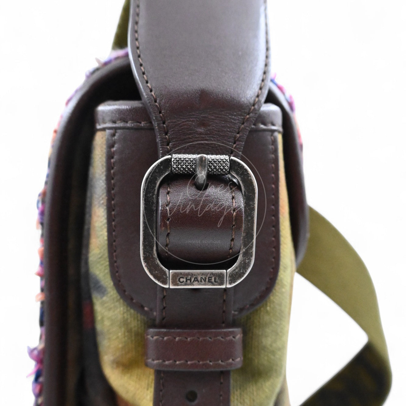 [Pre-owned] Chanel Graffiti Canvas On The Pavements Green Series 20 Messenger Bag