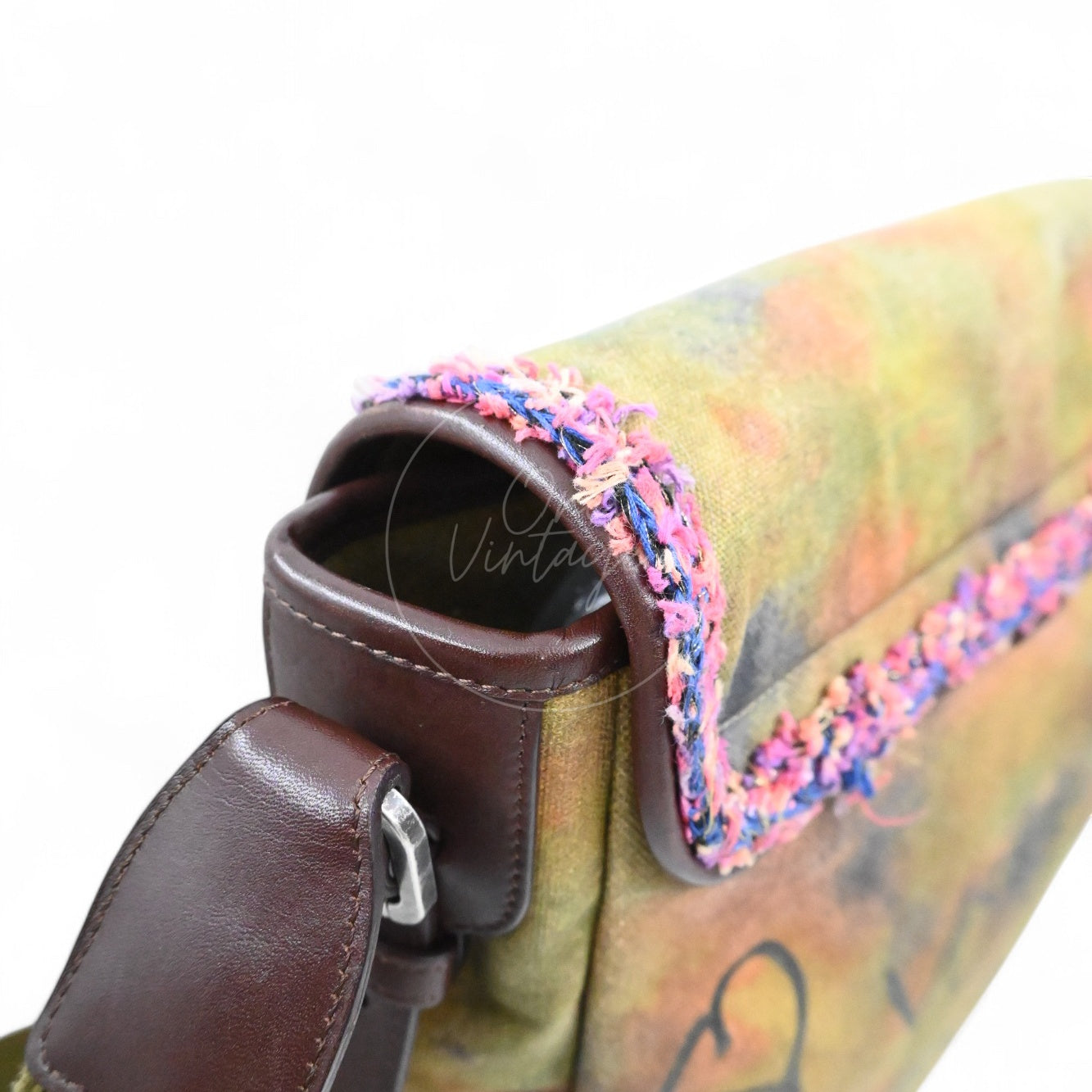 [Pre-owned] Chanel Graffiti Canvas On The Pavements Green Series 20 Messenger Bag