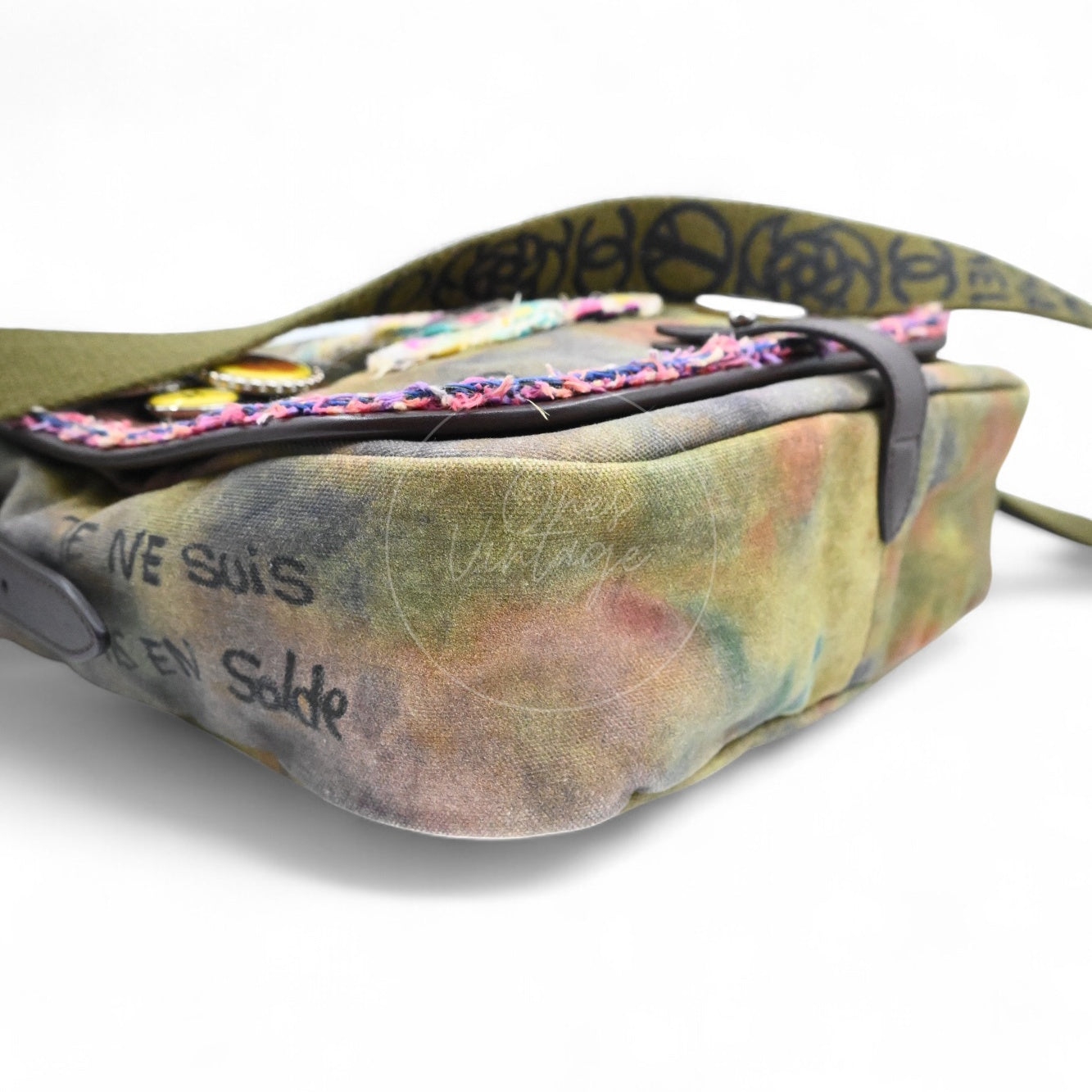 [Pre-owned] Chanel Graffiti Canvas On The Pavements Green Series 20 Messenger Bag