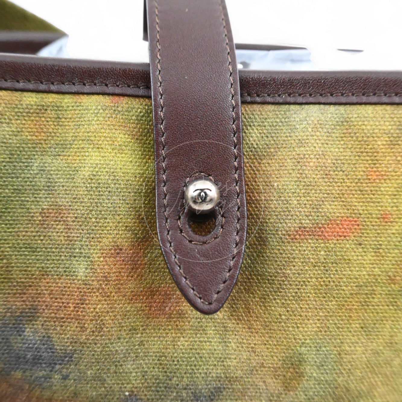 [Pre-owned] Chanel Graffiti Canvas On The Pavements Green Series 20 Messenger Bag