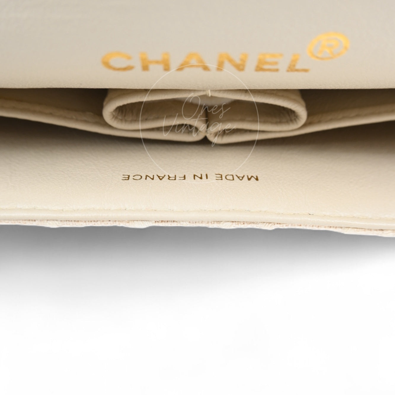 [Pre-owned] Chanel Vintage Ivory Camellia Embroidered Small Classic Flap Bag