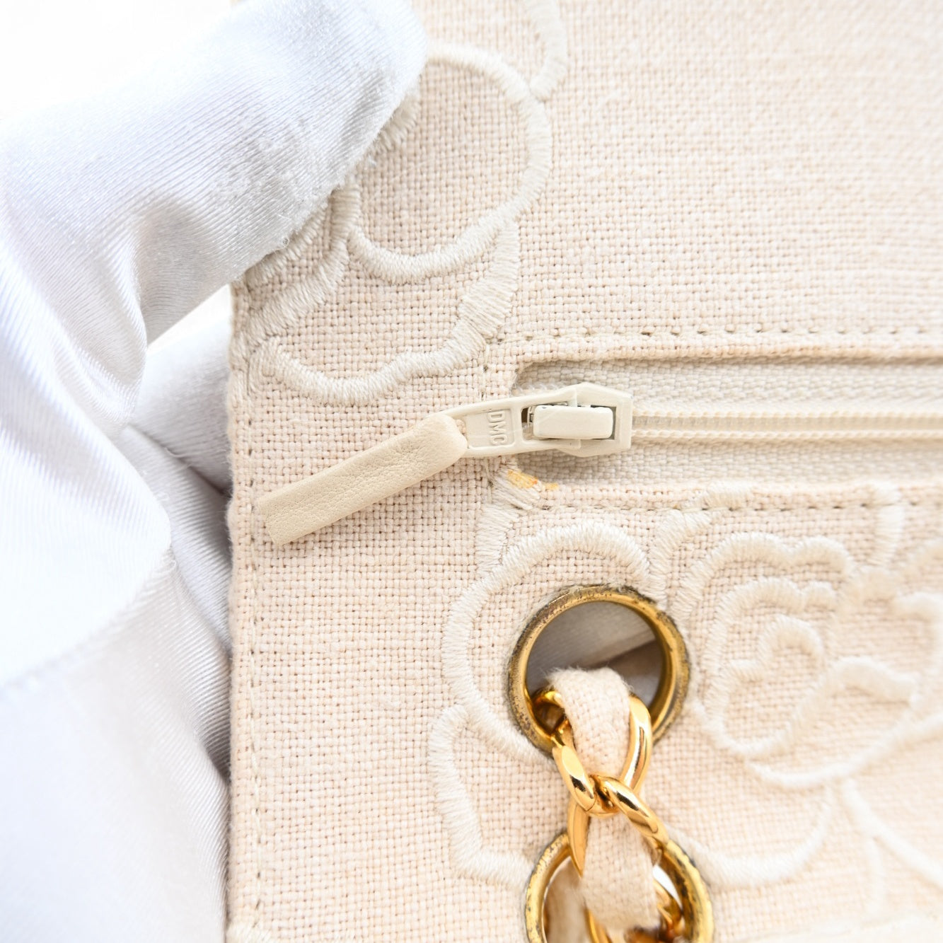[Pre-owned] Chanel Vintage Ivory Camellia Embroidered Small Classic Flap Bag