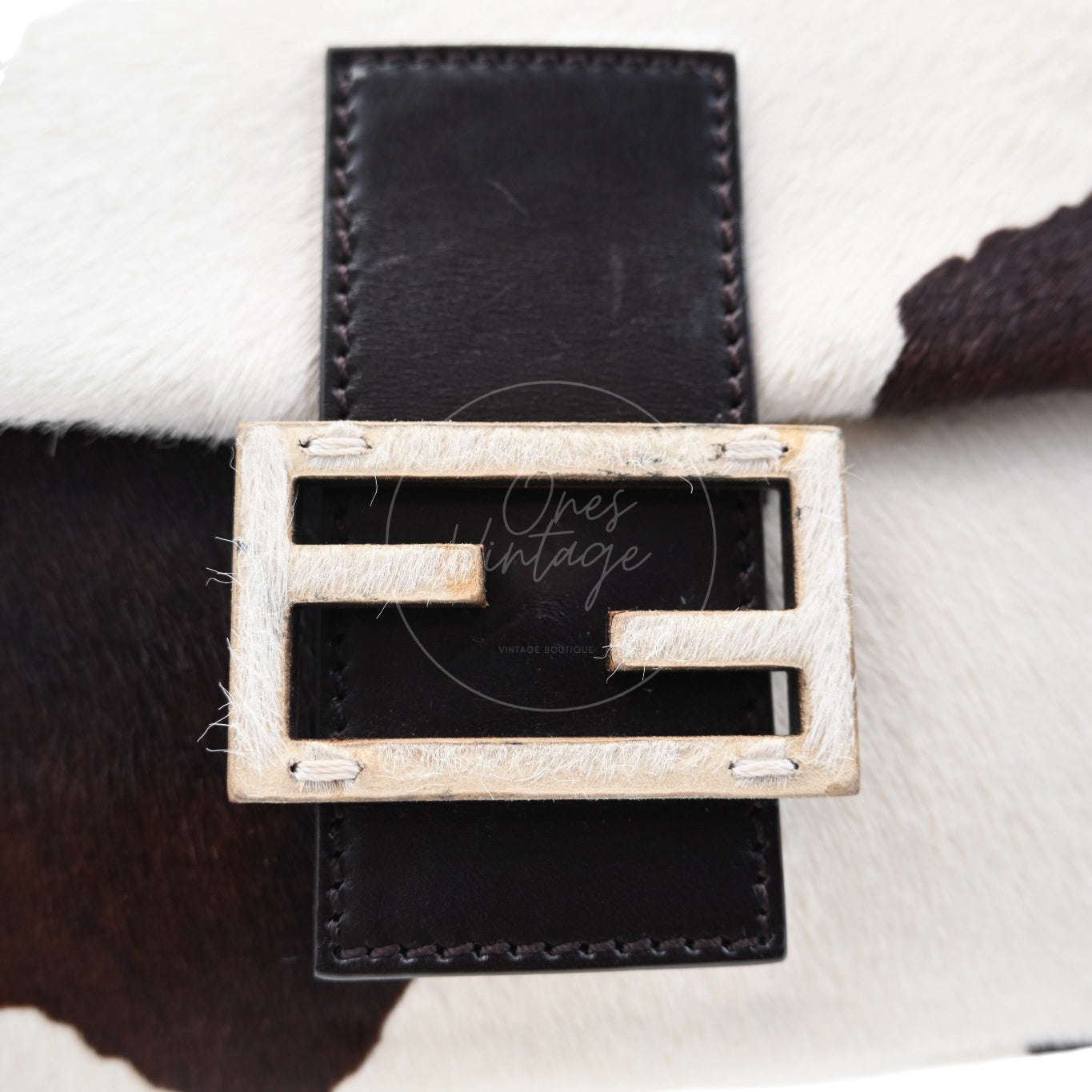 [Pre-owned] Fendi White Cow Print Pony Hair Baguette