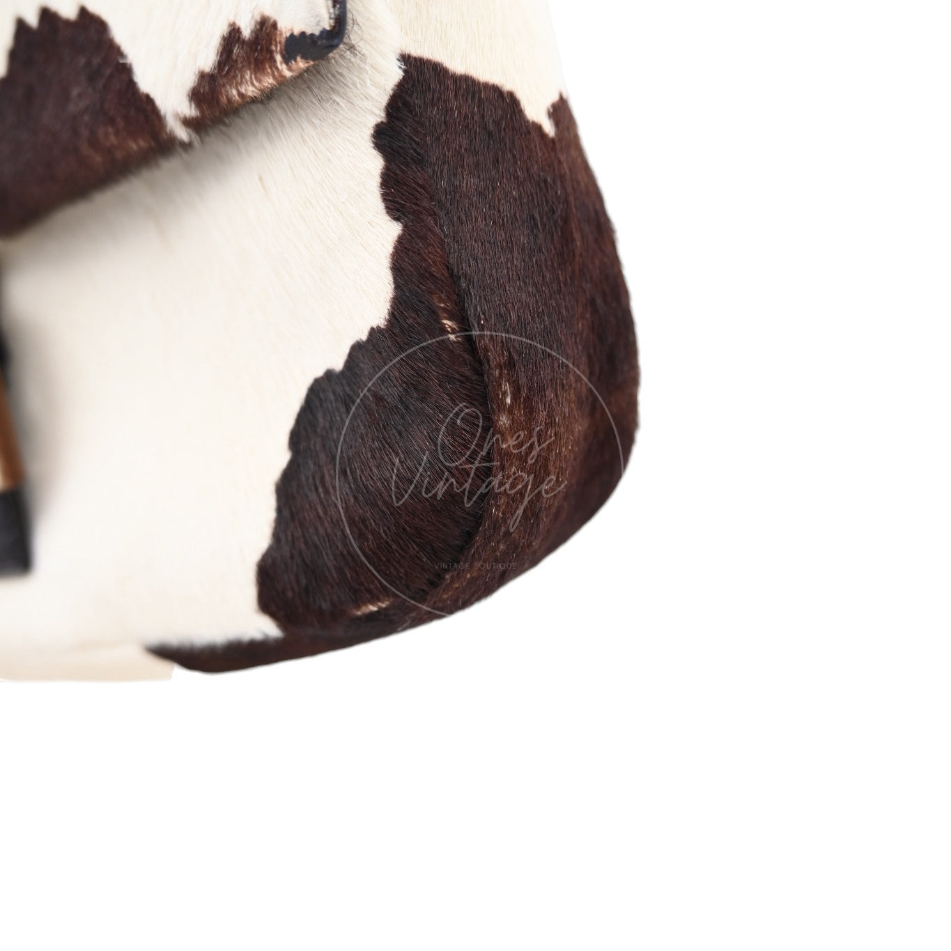 [Pre-owned] Fendi White Cow Print Pony Hair Baguette