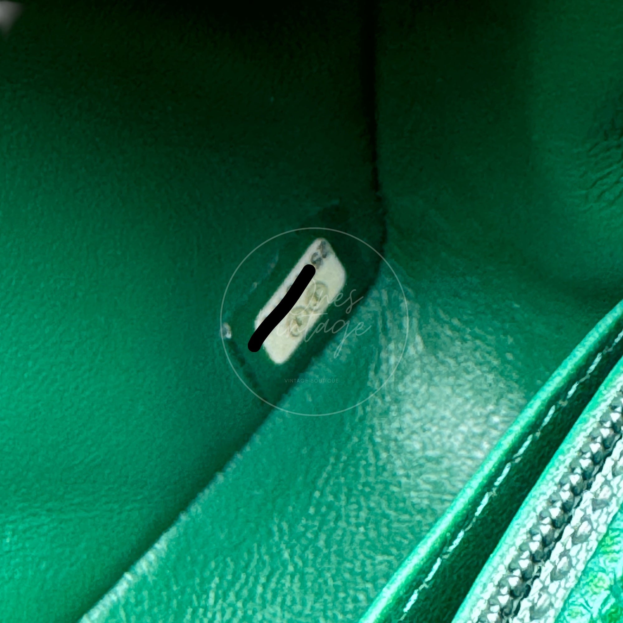 [Pre-owned] Chanel 18S Emerald Green Rectangular Mini Flap Bag Pearly Caviar