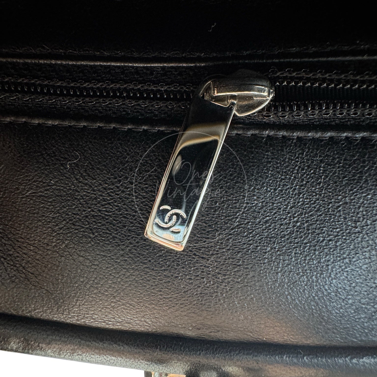 [Pre-owned] Chanel Quilted Timeless Kisslock Clutch Black Lambskin Bag