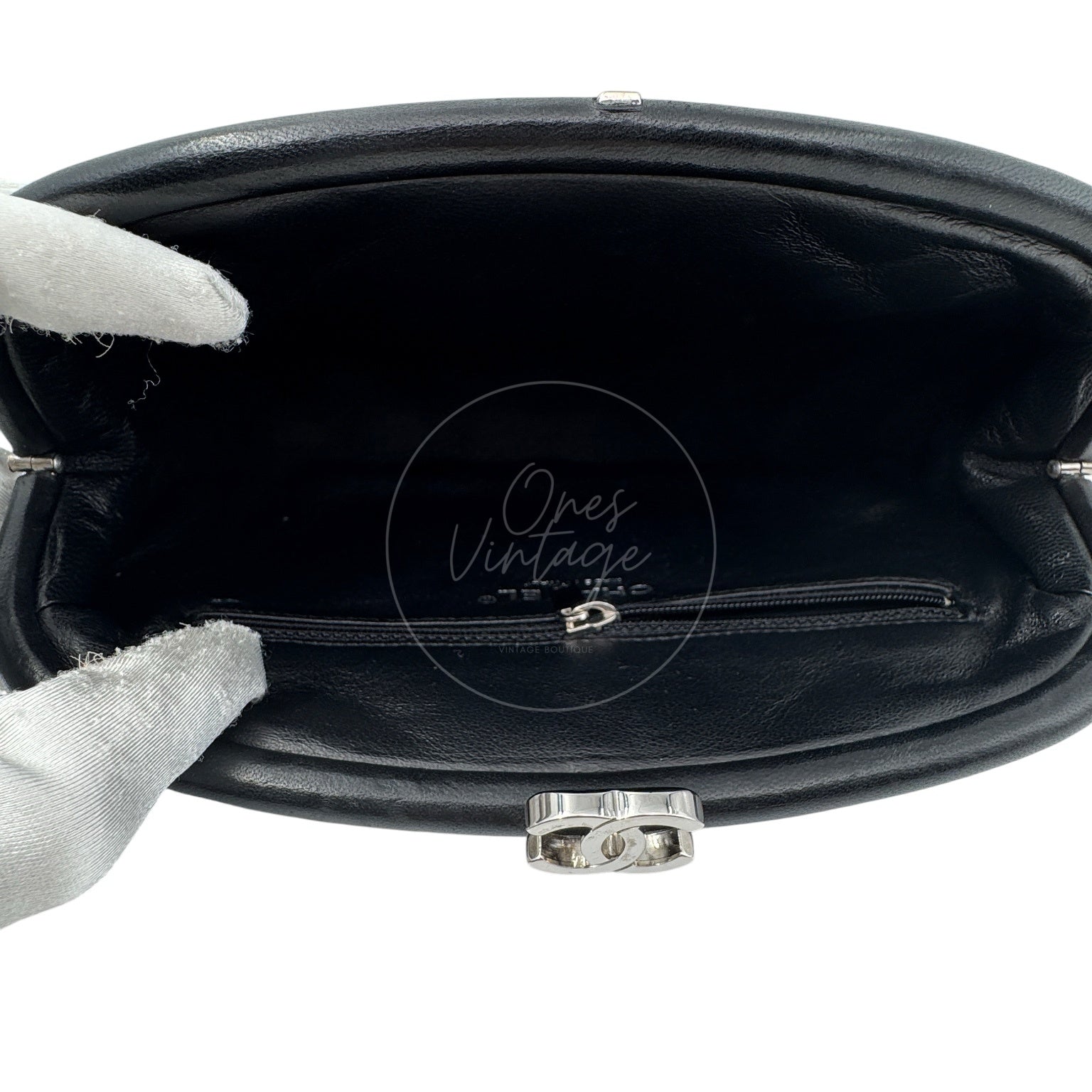 [Pre-owned] Chanel Quilted Timeless Kisslock Clutch Black Lambskin Bag