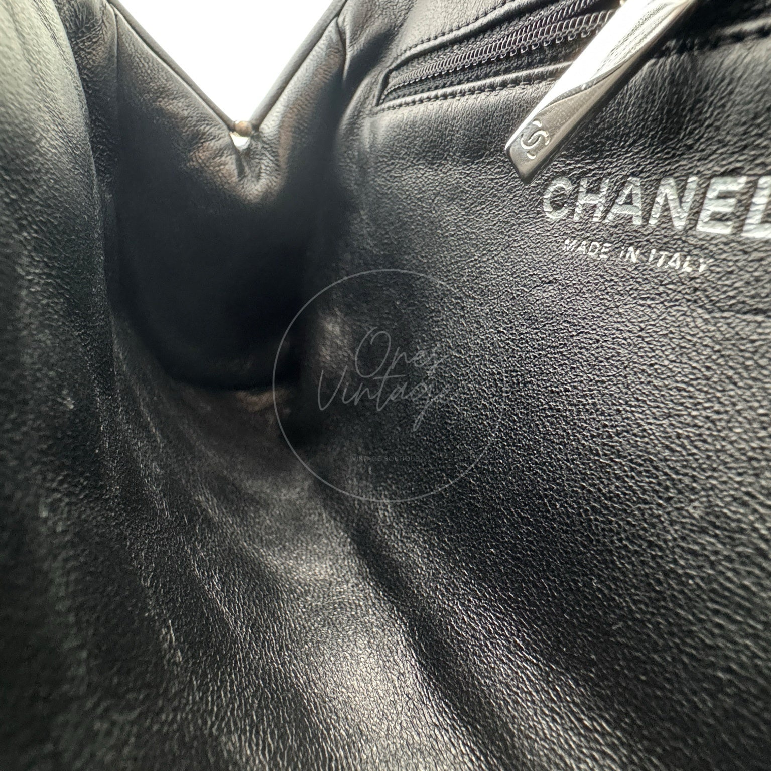 [Pre-owned] Chanel Quilted Timeless Kisslock Clutch Black Lambskin Bag