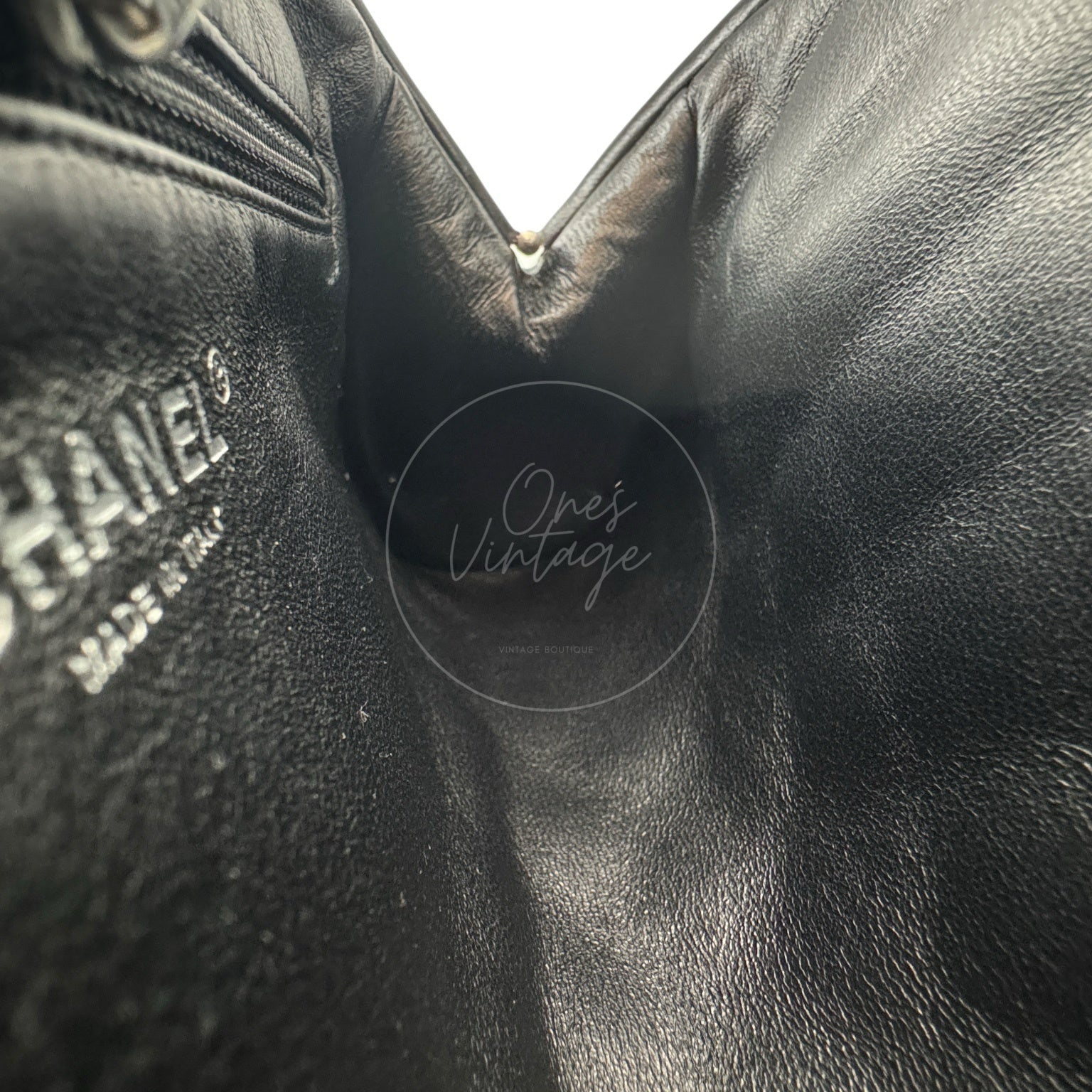 [Pre-owned] Chanel Quilted Timeless Kisslock Clutch Black Lambskin Bag