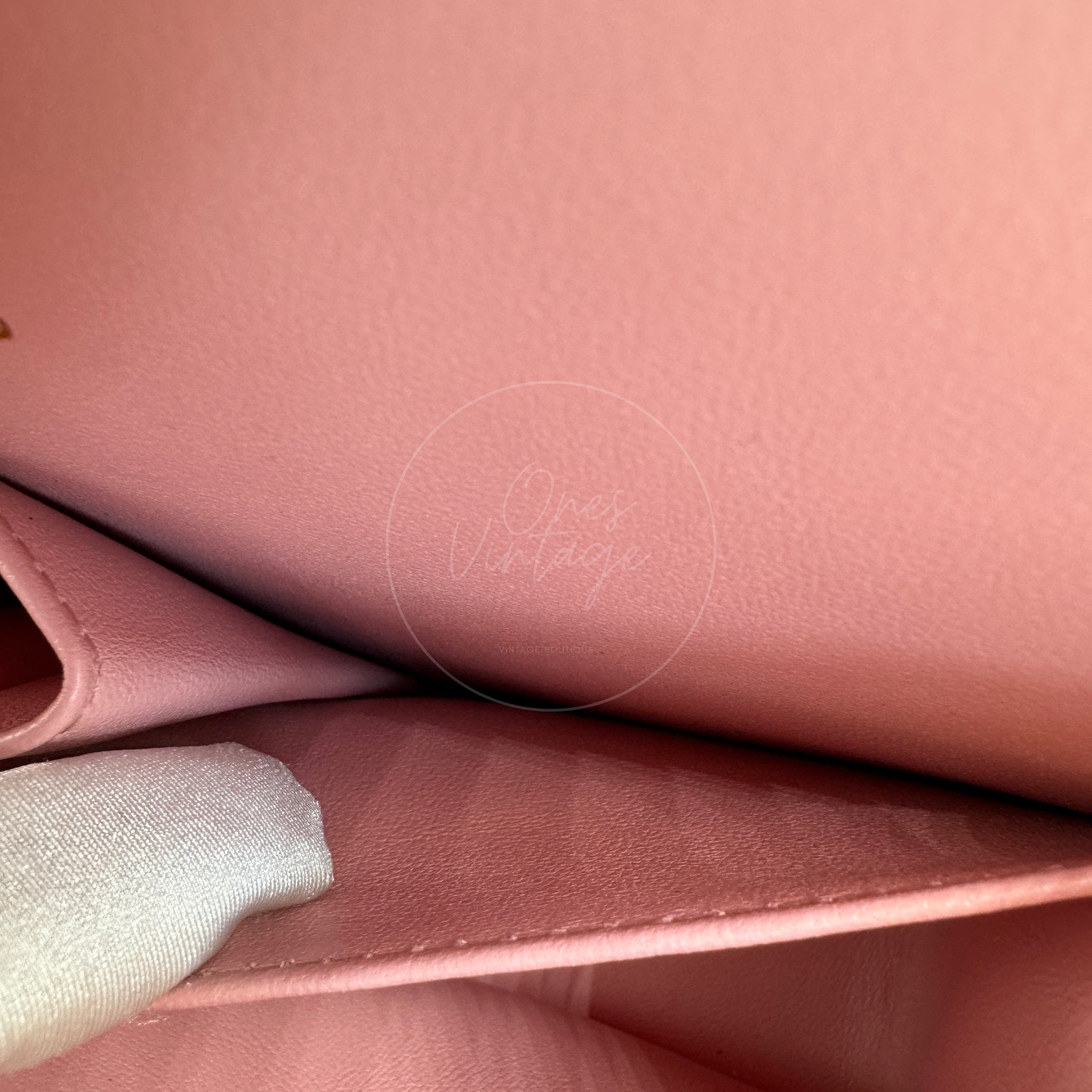 [Pre-owned] Chanel Classic Flap Pink Caviar GHW Bag