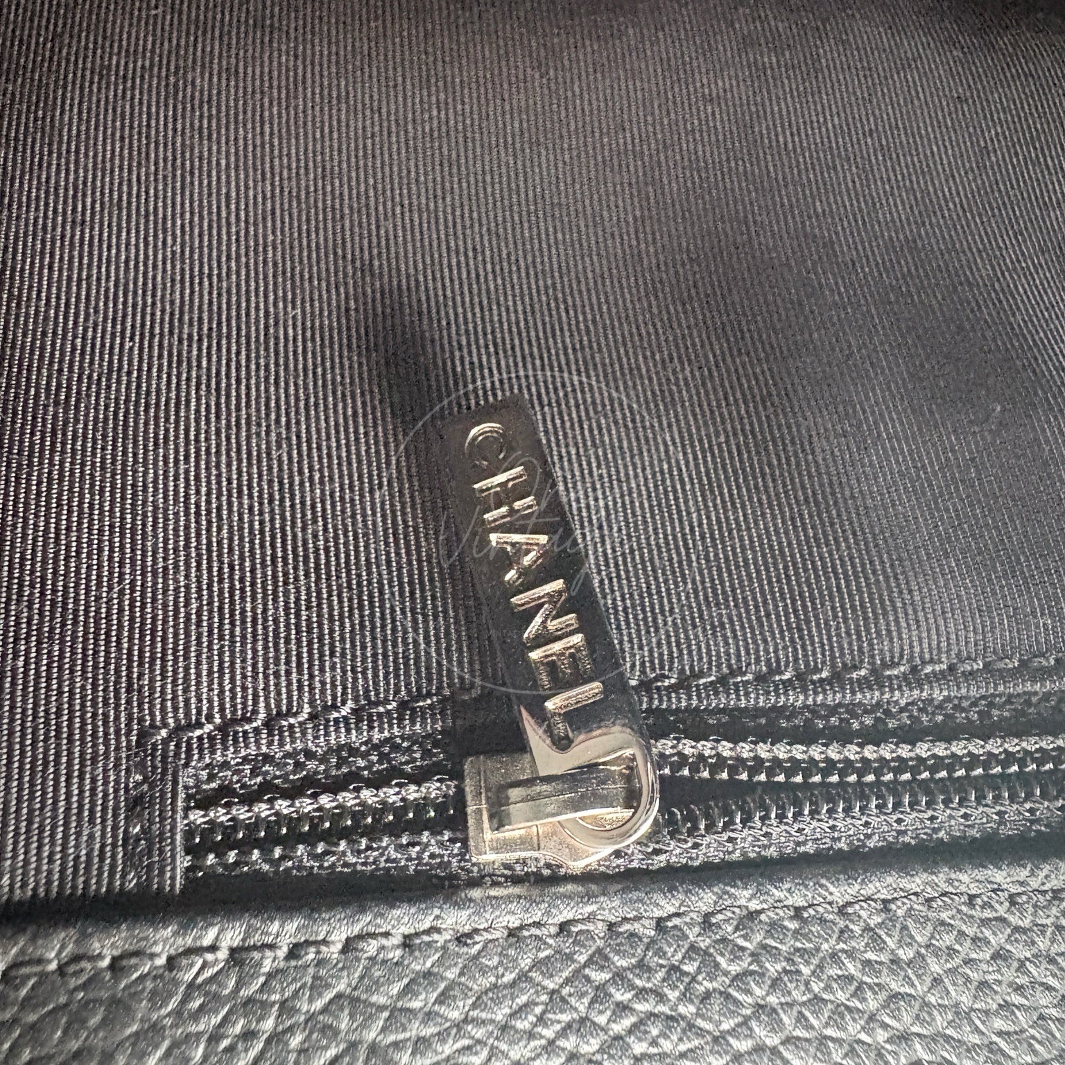 [Pre-Owned] Chanel Cerf Small Black Calfskin Tote Series 18
