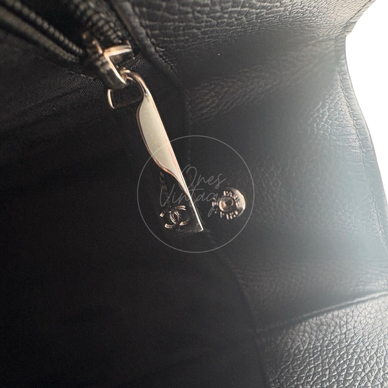 [Pre-Owned] Chanel Cerf Small Black Calfskin Tote Series 18