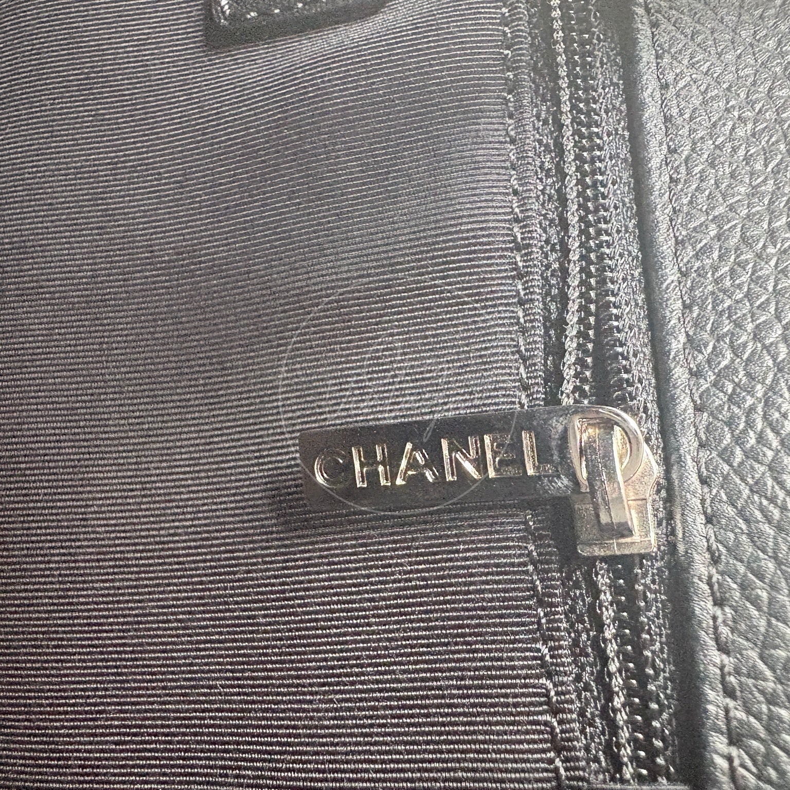[Pre-Owned] Chanel Cerf Small Black Calfskin Tote Series 18