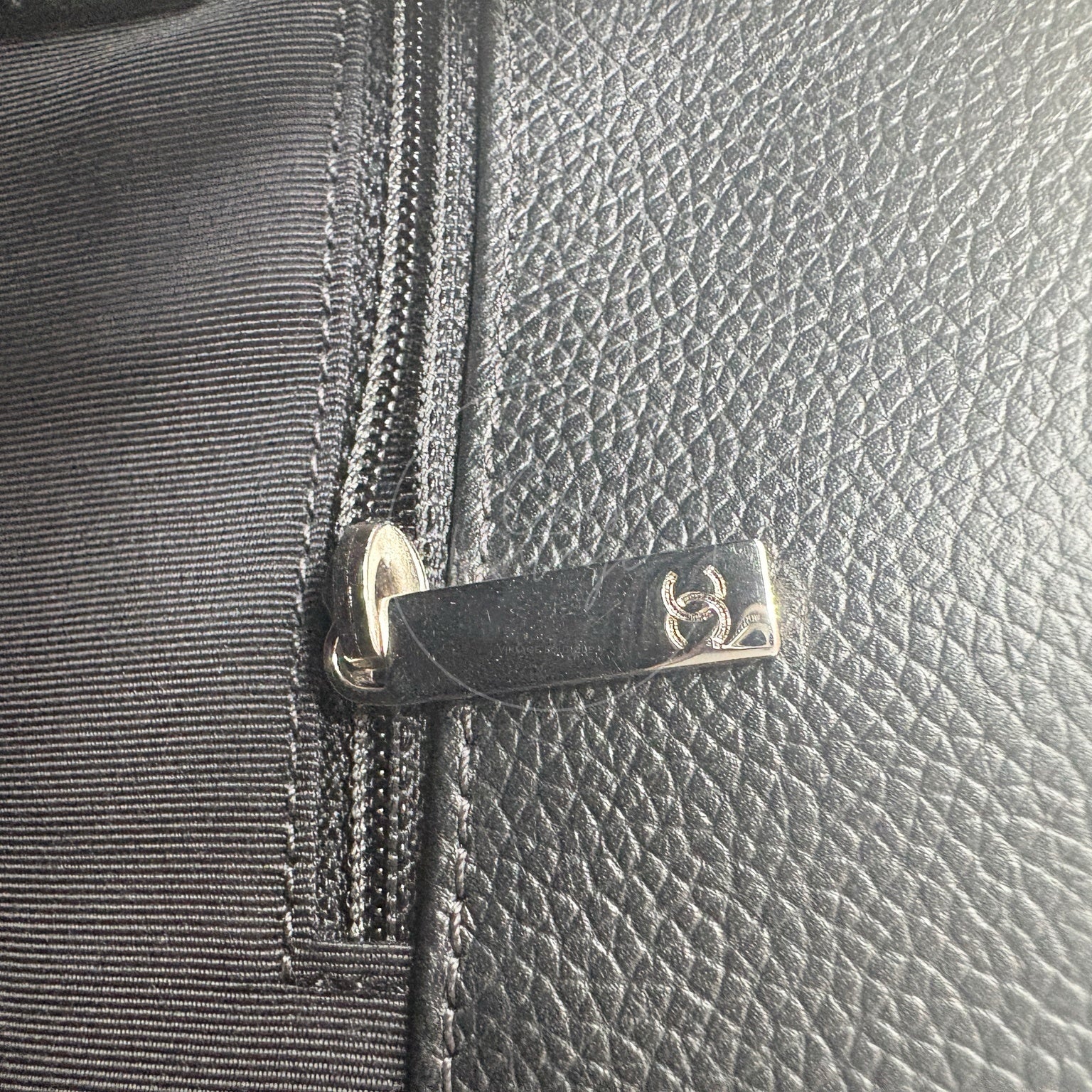 [Pre-Owned] Chanel Cerf Small Black Calfskin Tote Series 18