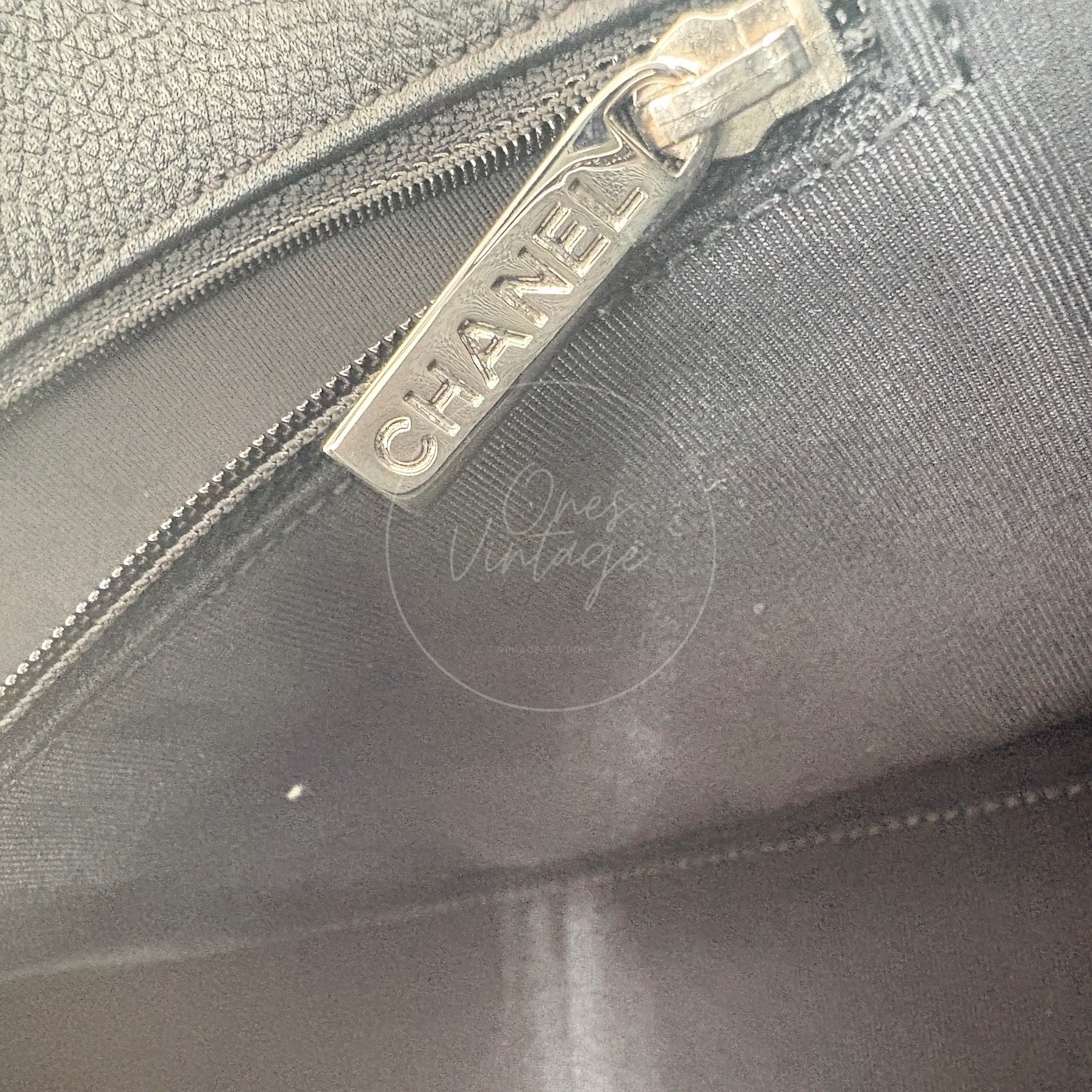 [Pre-Owned] Chanel Cerf Small Black Calfskin Tote Series 18