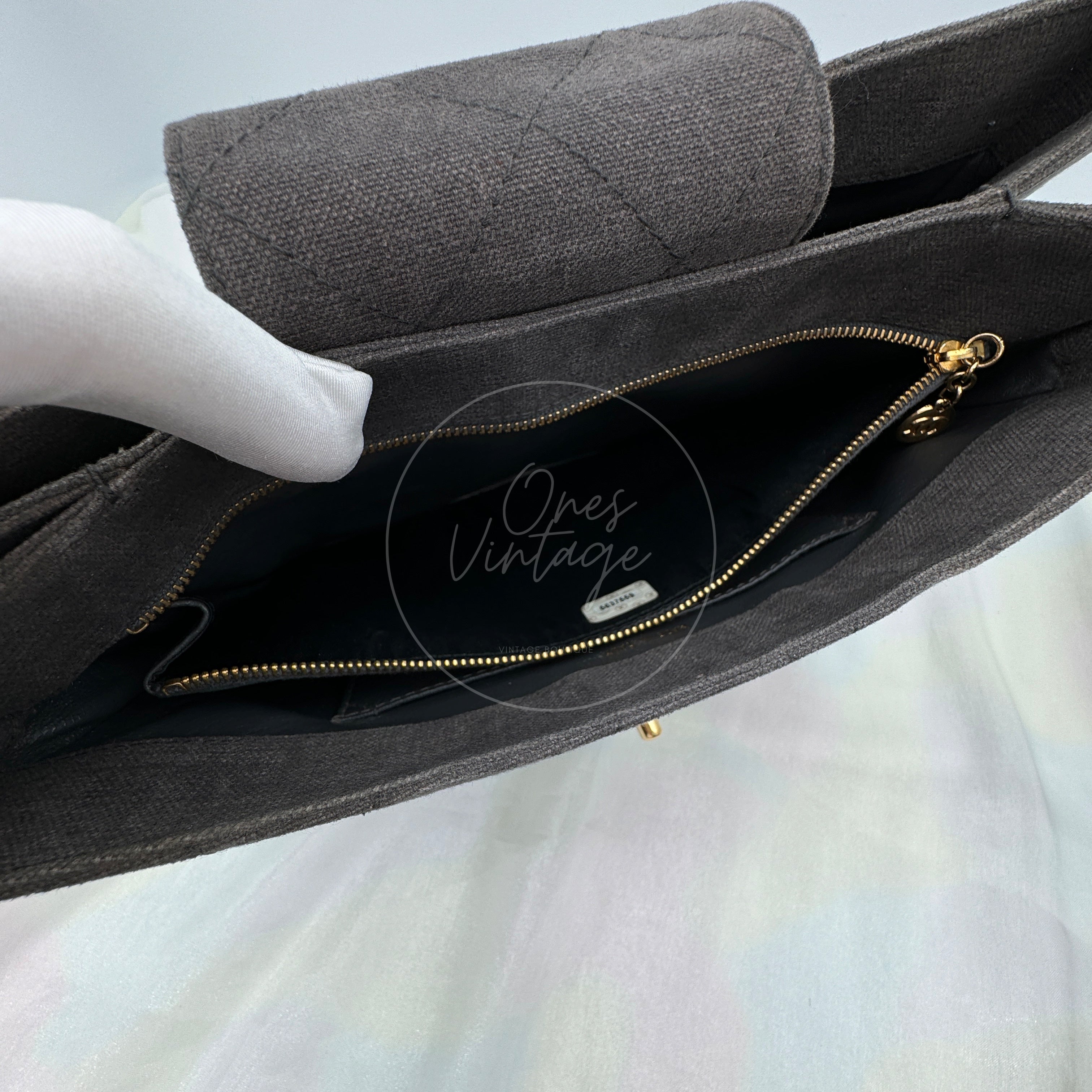 [Pre-owned] Chanel Grey Matelasse Canvas Shoulder Bag