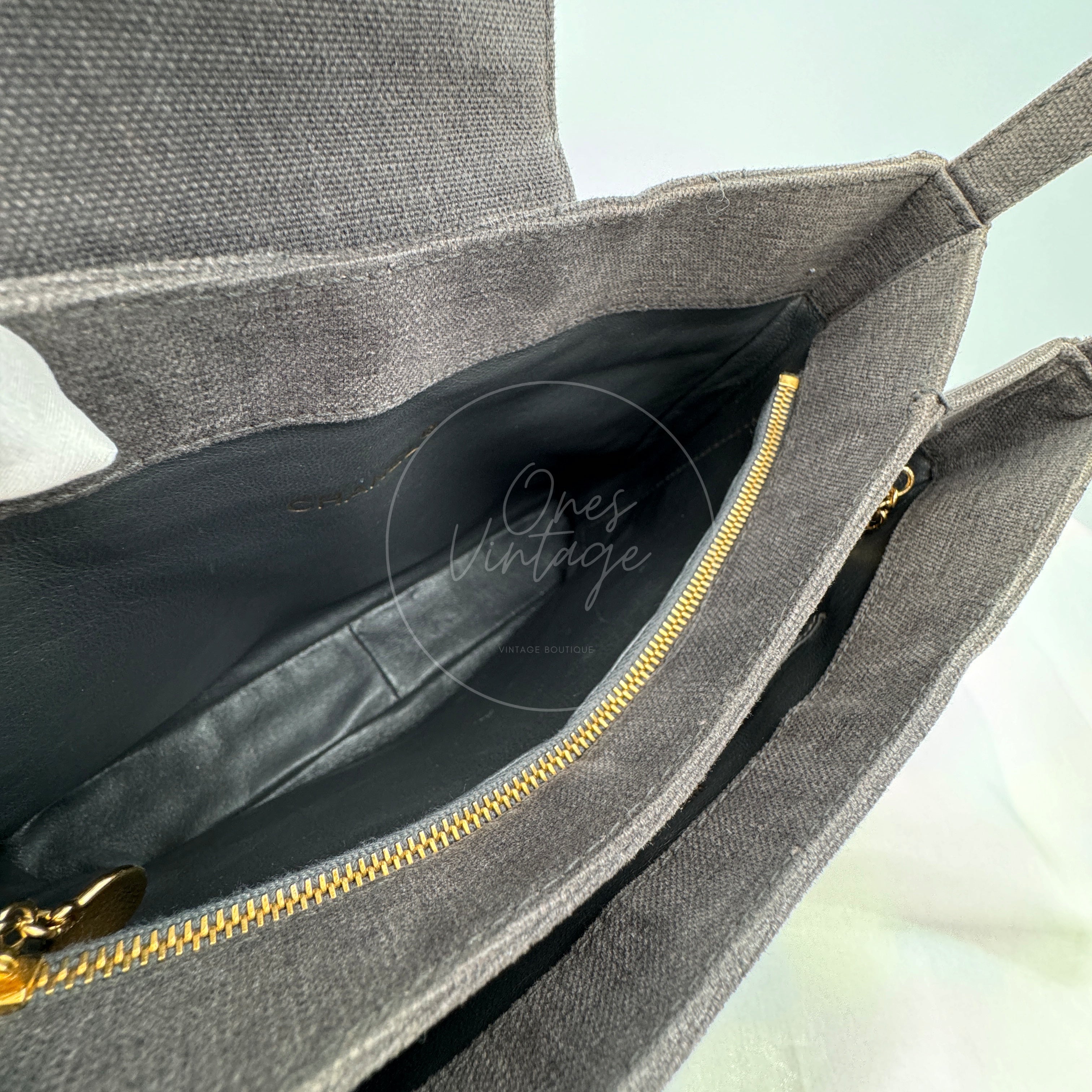 [Pre-owned] Chanel Grey Matelasse Canvas Shoulder Bag