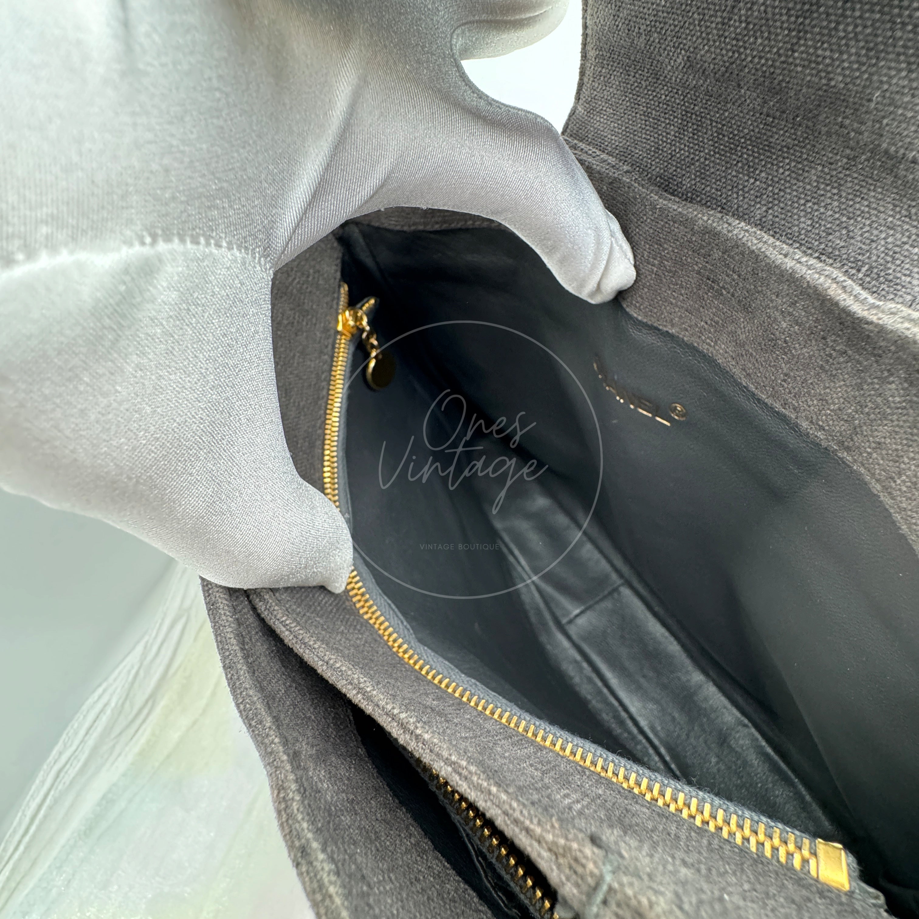 [Pre-owned] Chanel Grey Matelasse Canvas Shoulder Bag