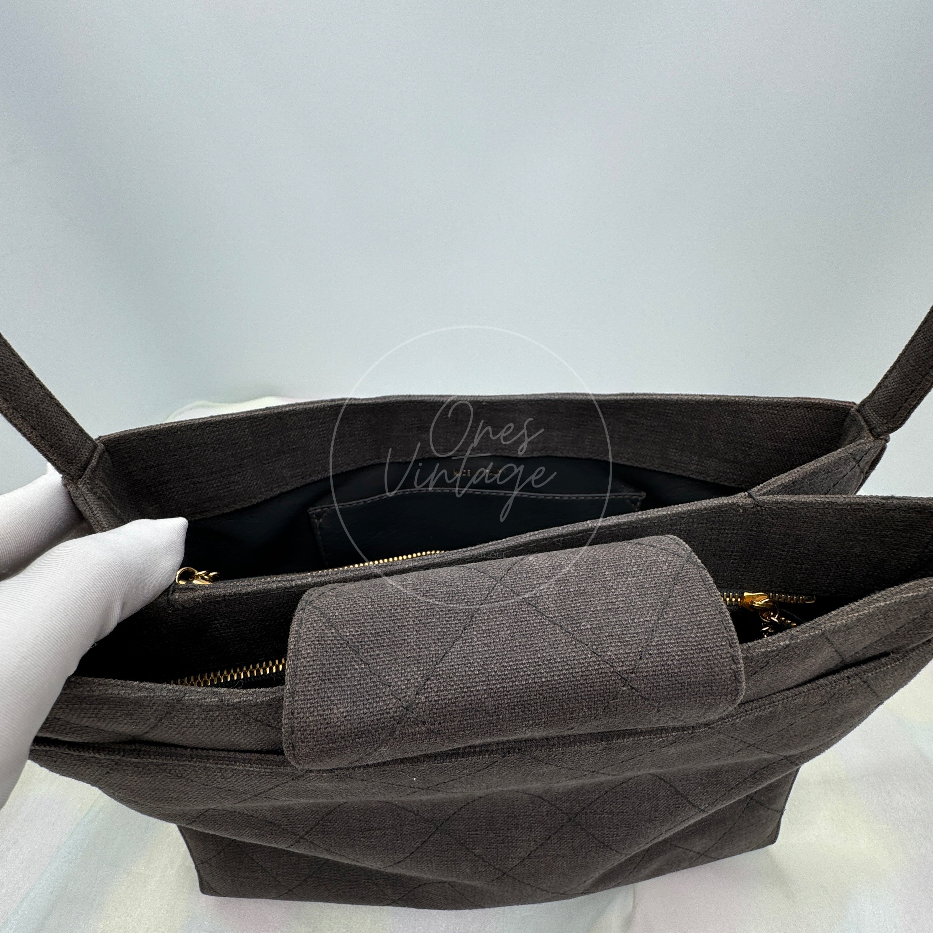 [Pre-owned] Chanel Grey Matelasse Canvas Shoulder Bag