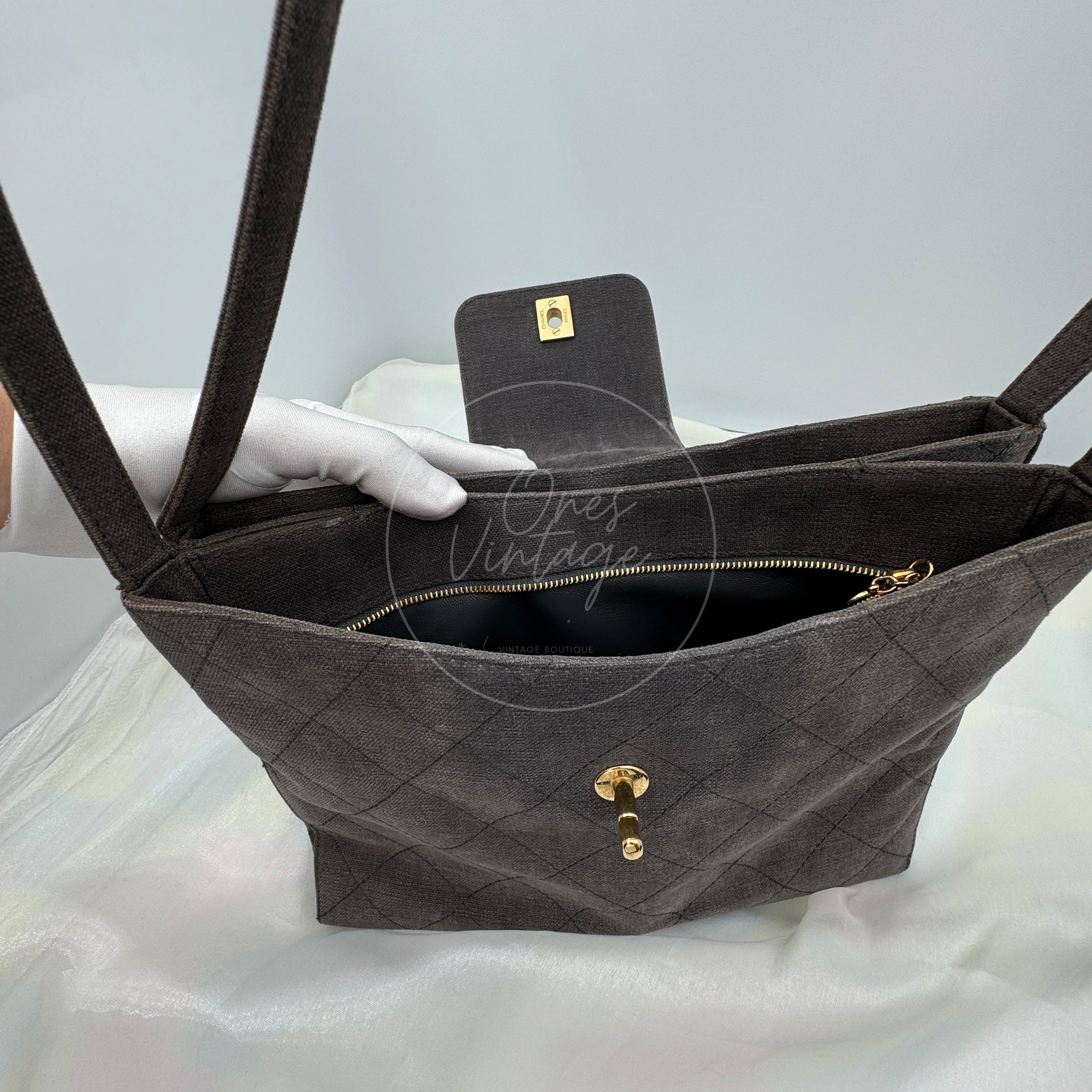 [Pre-owned] Chanel Grey Matelasse Canvas Shoulder Bag