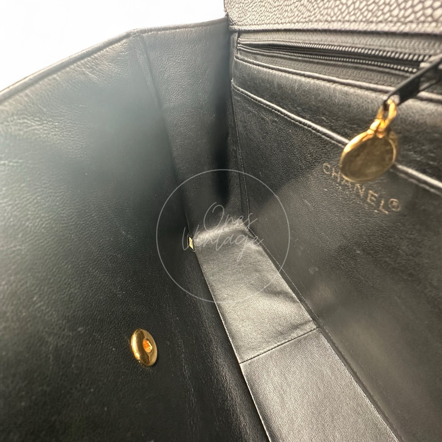 [Pre-owned] Chanel Black Caviar Jumbo Classic Flap Bag