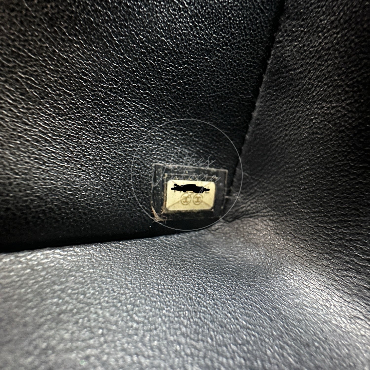 [Pre-owned] Chanel Black Caviar Jumbo Classic Flap Bag