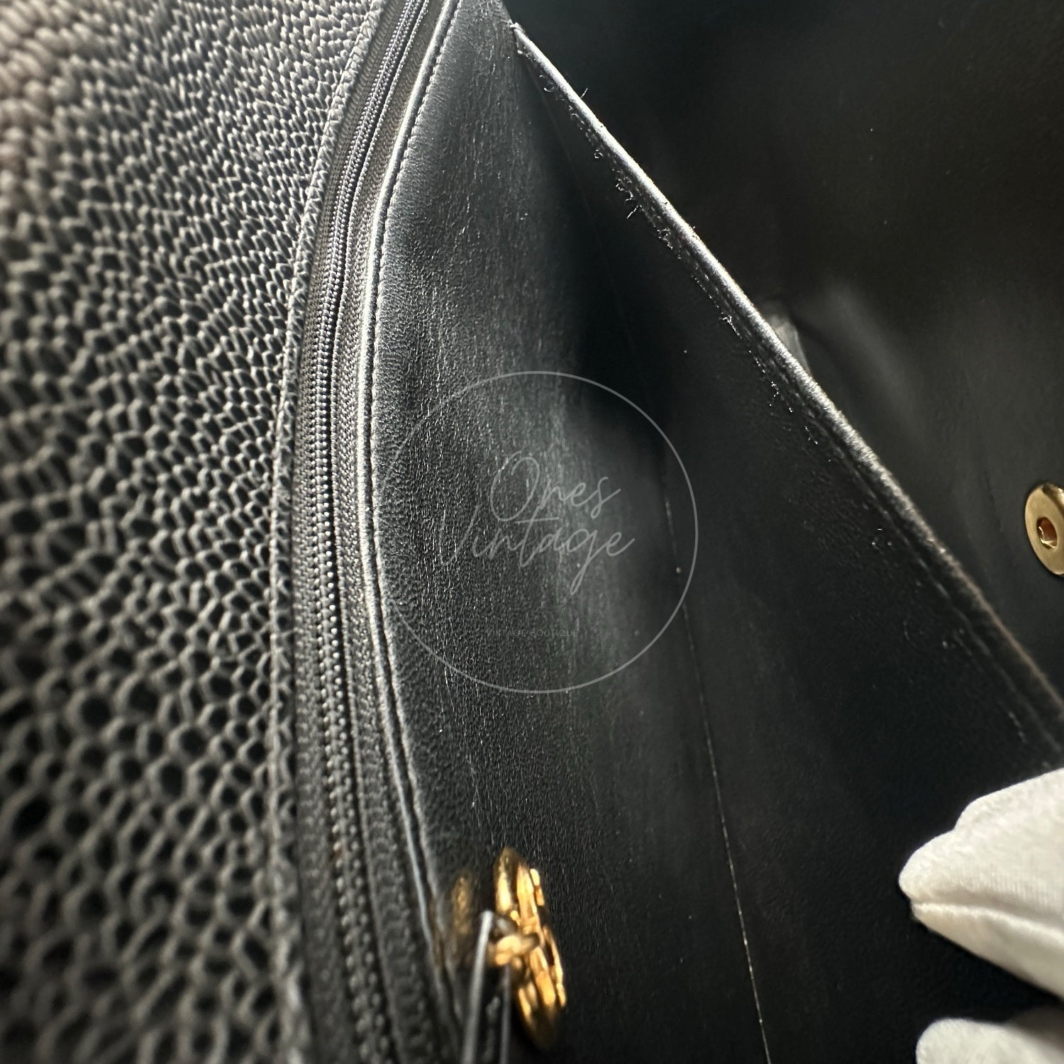 [Pre-owned] Chanel Black Caviar Jumbo Classic Flap Bag