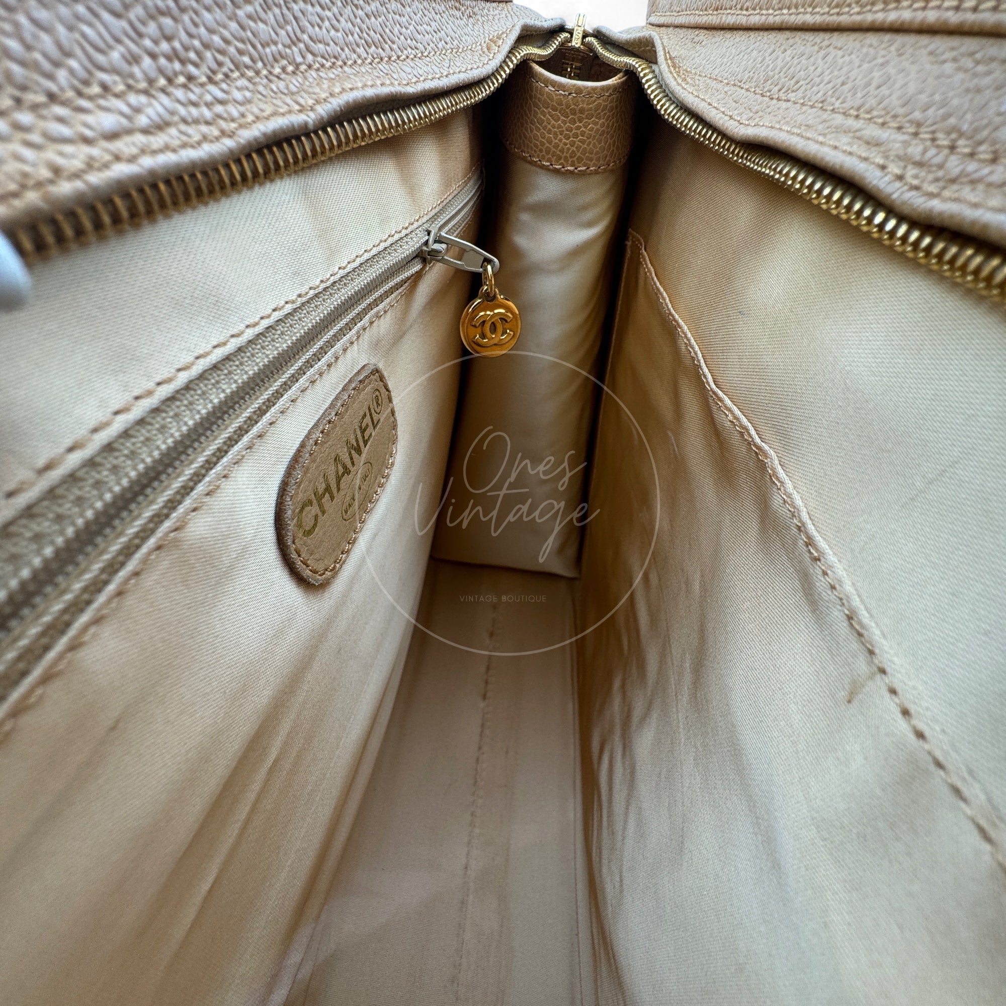 [Pre-owned] Chanel Beige Caviar Tote Bag