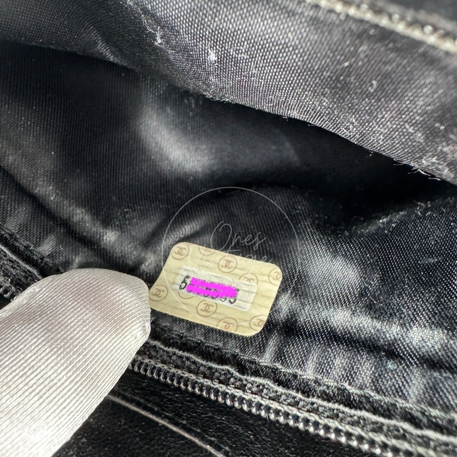 [Pre-owned] Chanel Vintage Black Lambskin CC Turn Lock Shoulder bag