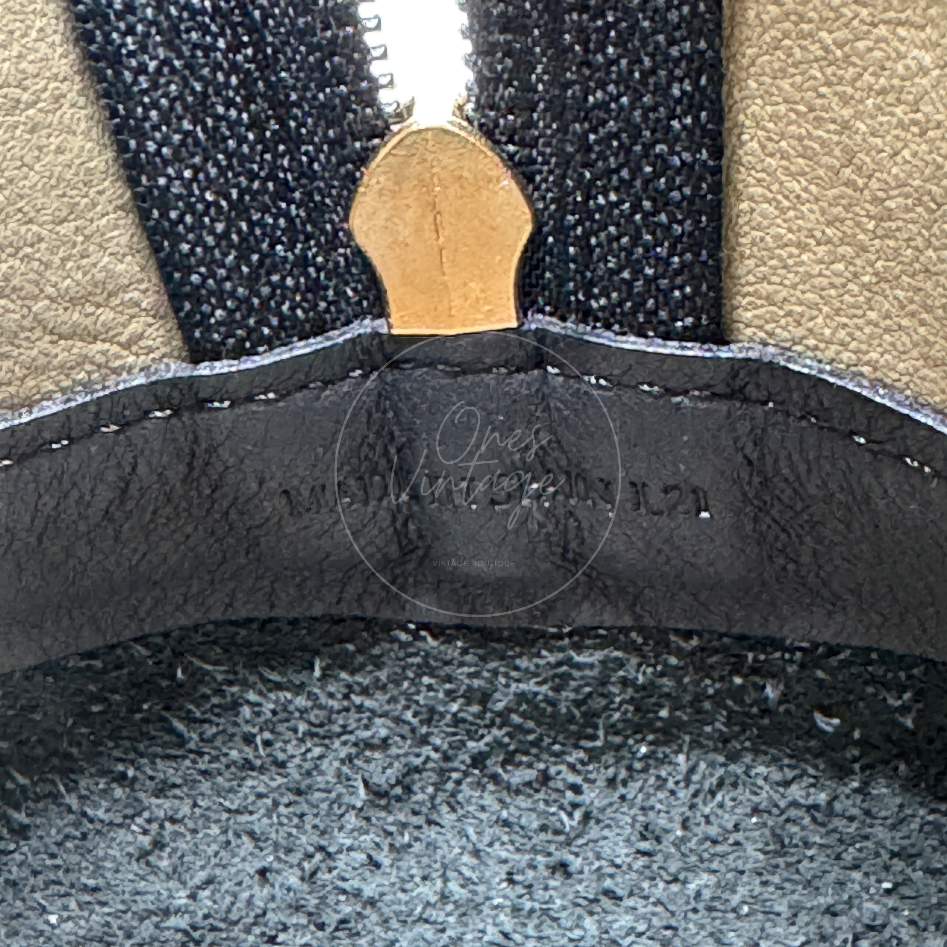 [Pre-owned] Loewe Amazona 27 Suede Khaki Handbag
