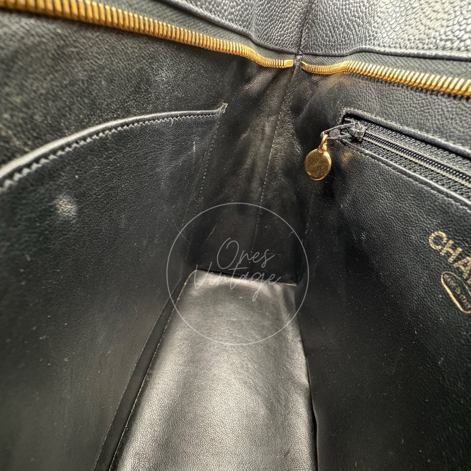 [Pre-owned] Chanel Black Caviar Vintage Medallion Tote Bag