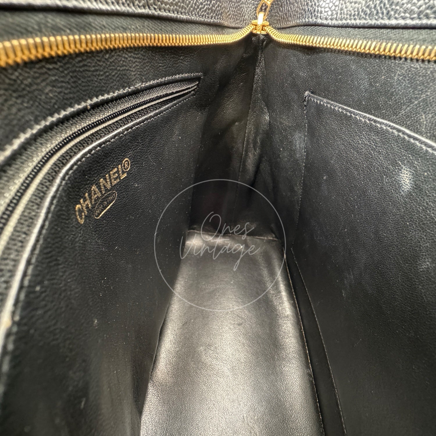 [Pre-owned] Chanel Black Caviar Vintage Medallion Tote Bag
