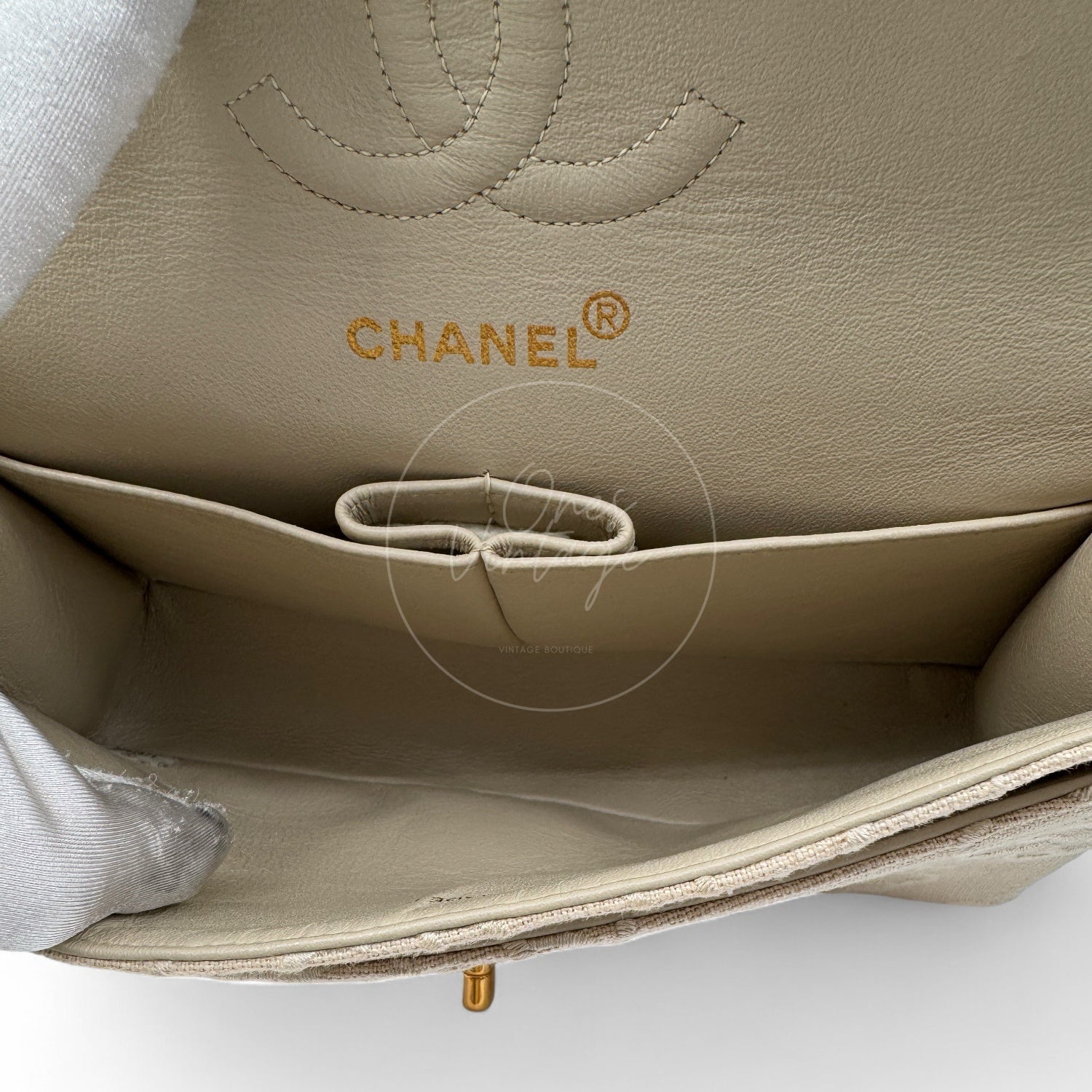 [Pre-owned] Chanel Vintage Ivory Camellia Embroidered Small Classic Flap Bag