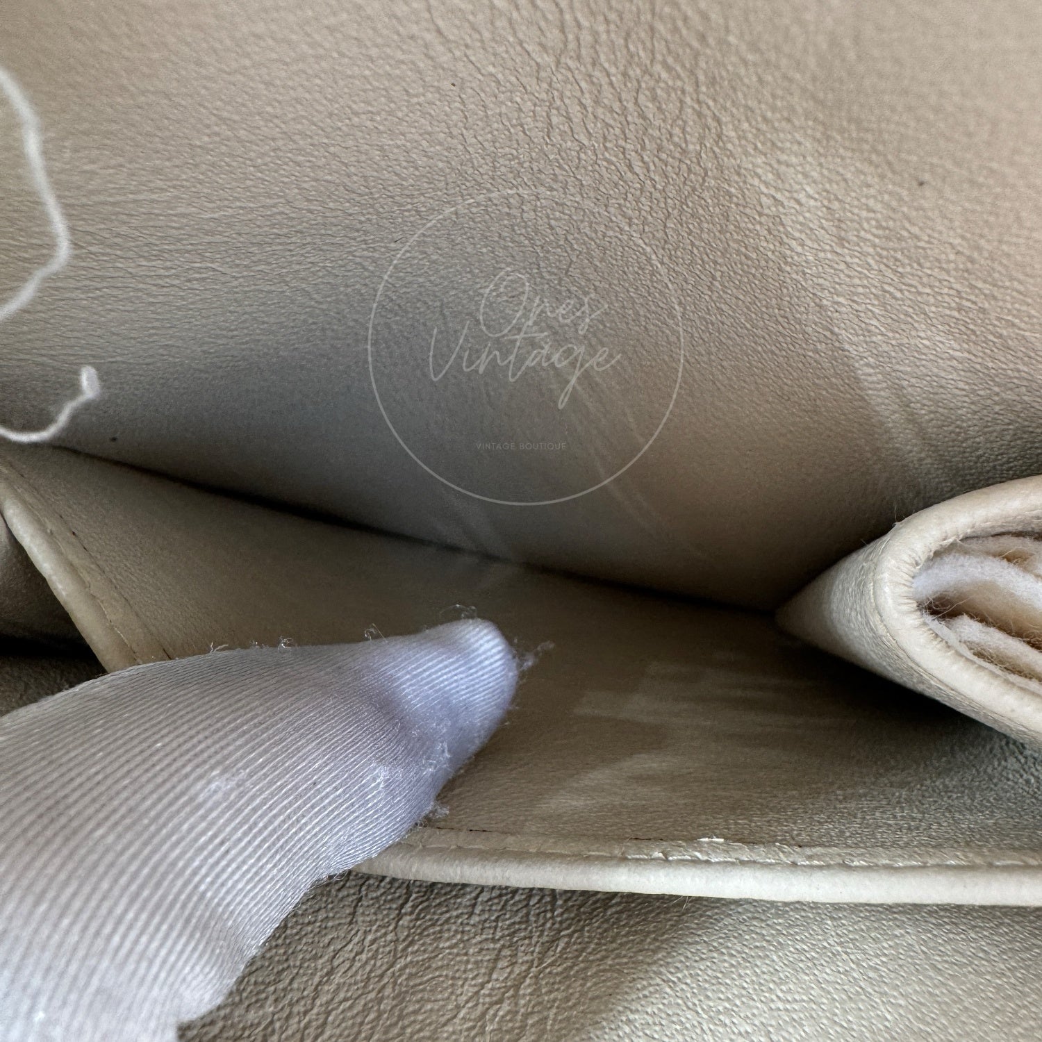 [Pre-owned] Chanel Vintage Ivory Camellia Embroidered Small Classic Flap Bag